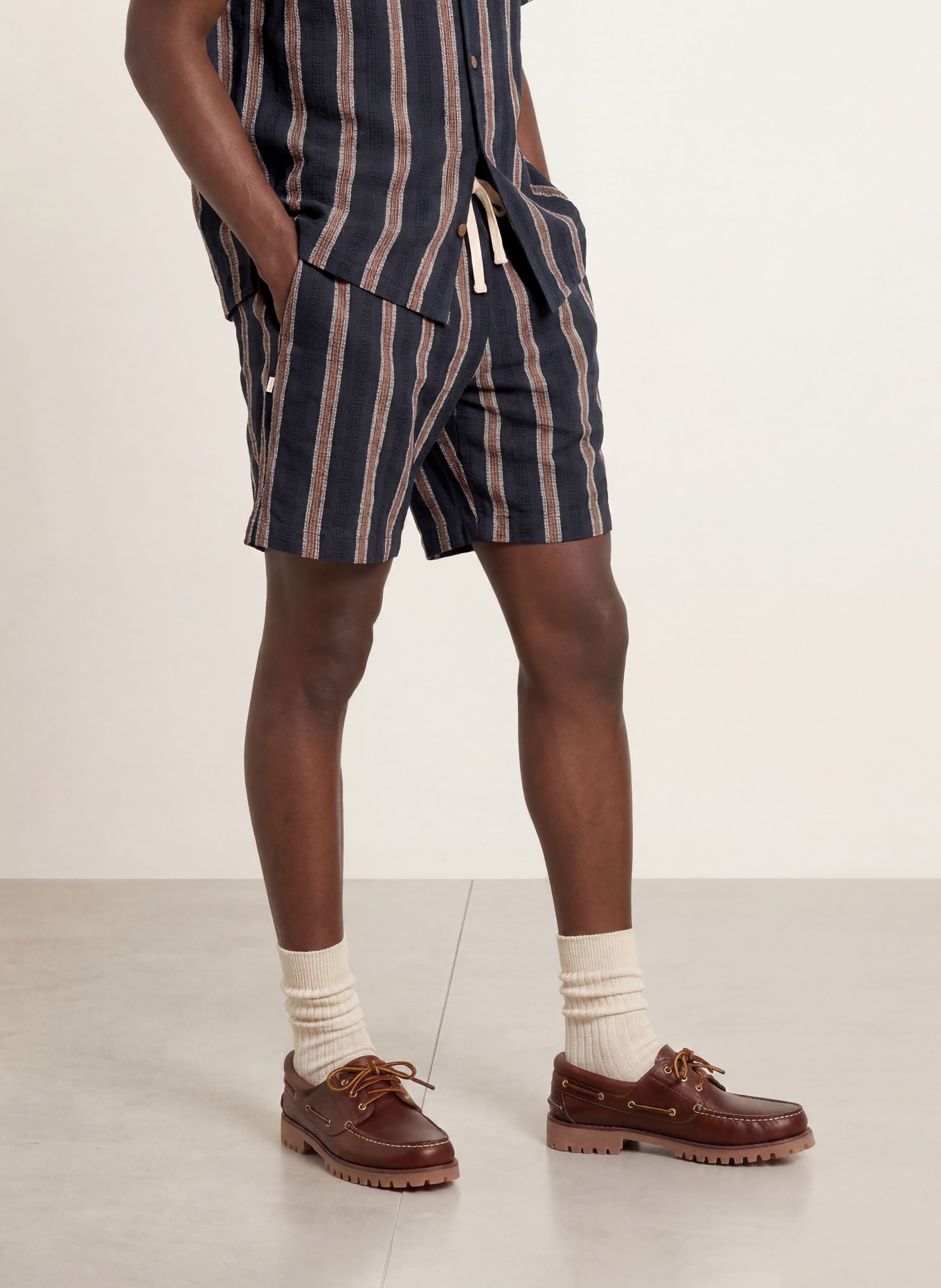 BLKVIS Short: DONKERBLAUW / COGNAC / WIT