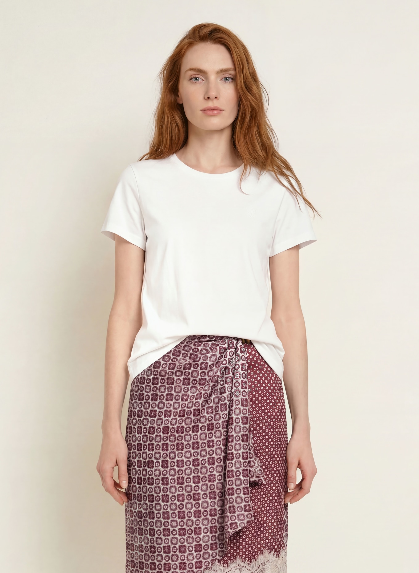 LIU JO T-Shirt mit Schmucksteinen: WEISS