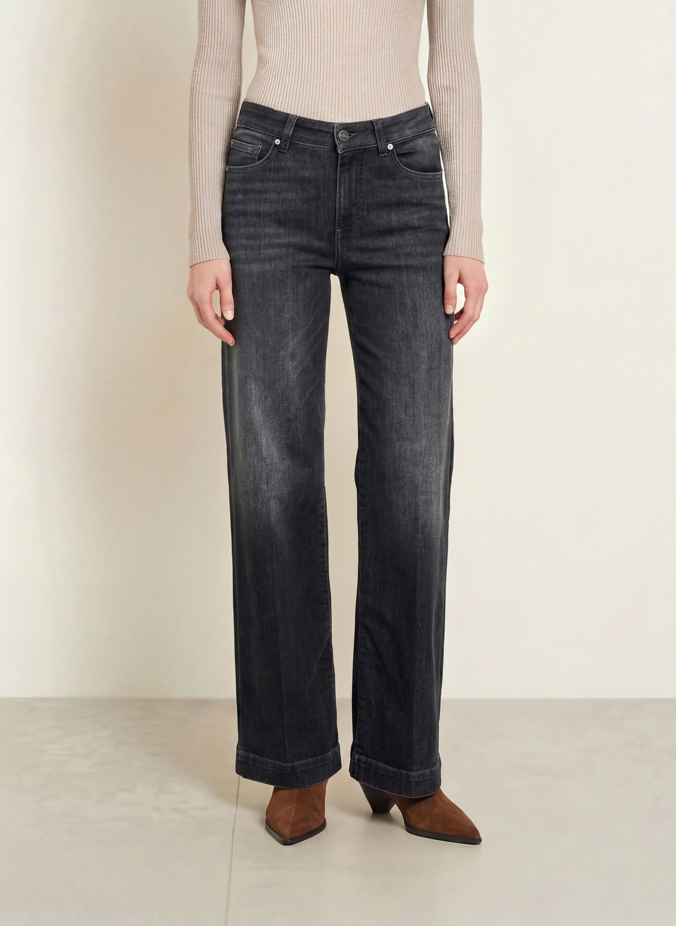 LIU JO Flared jeans: 8S504 Den.Black short suns