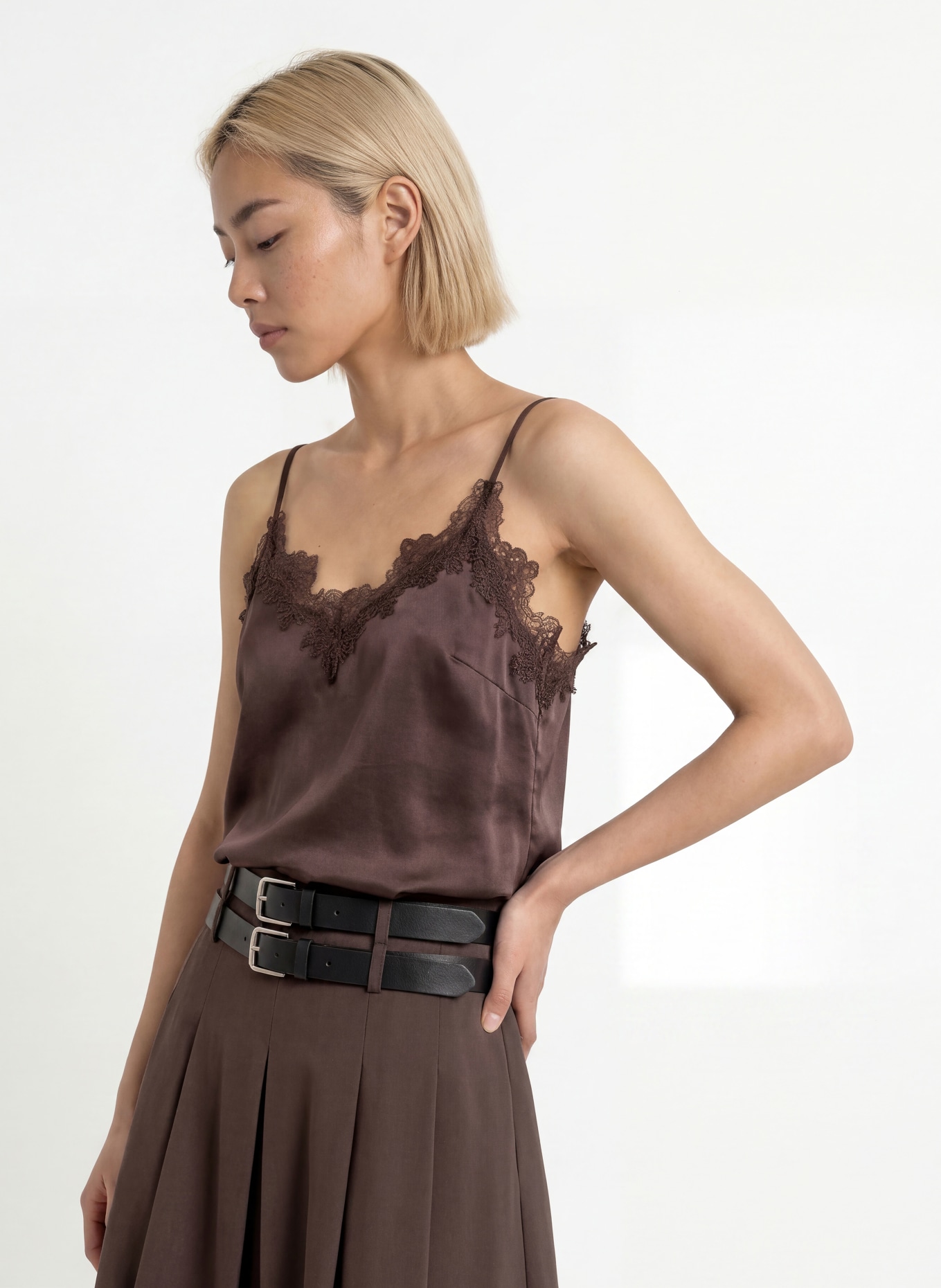 CPH MUSE Haut en satin CMSILIA avec de la soie et de la dentelle: MARRON FONCÉ