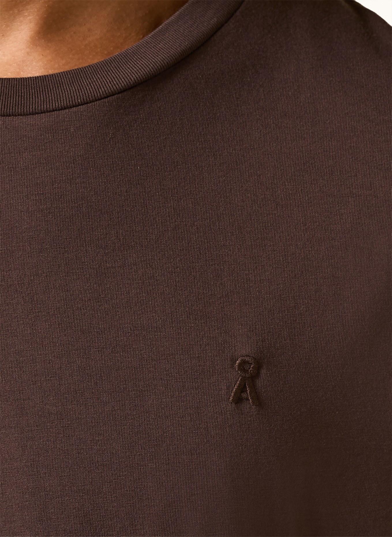 ARMEDANGELS T-shirt JAAMES: MARRON FONCÉ