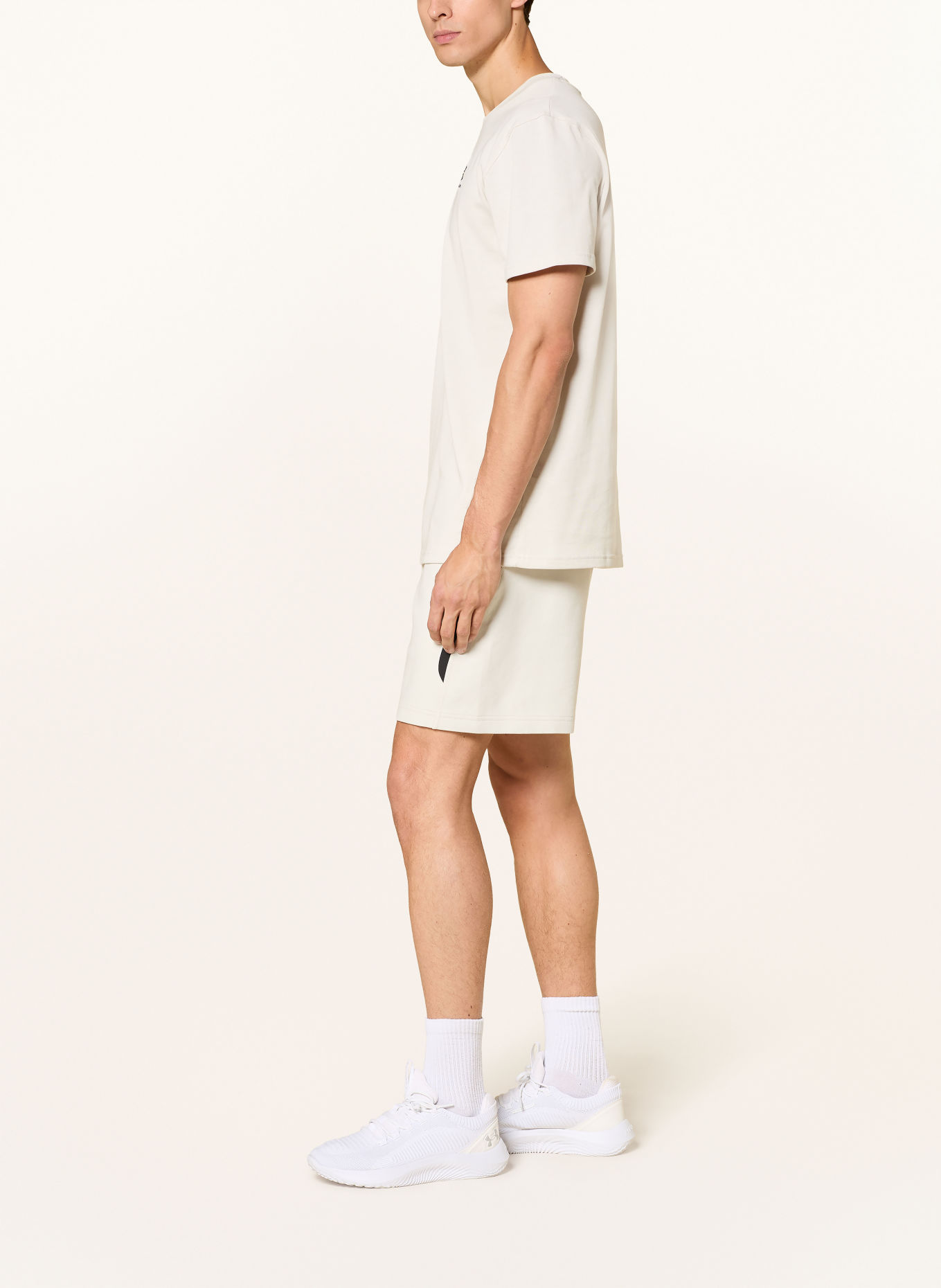 UNDER ARMOUR Short en molleton UA UNSTOPPABLE: CRÈME