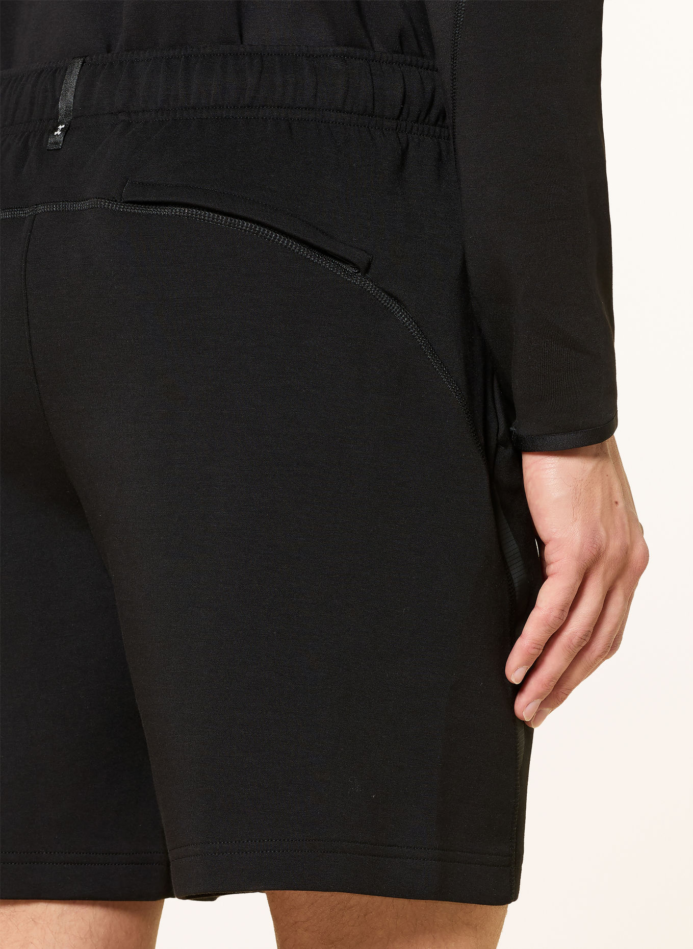UNDER ARMOUR Short en molleton UA UNSTOPPABLE FLEECE: NOIR