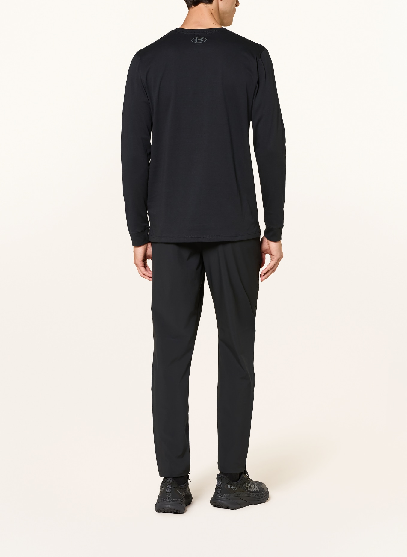 UNDER ARMOUR Longsleeve: SCHWARZ