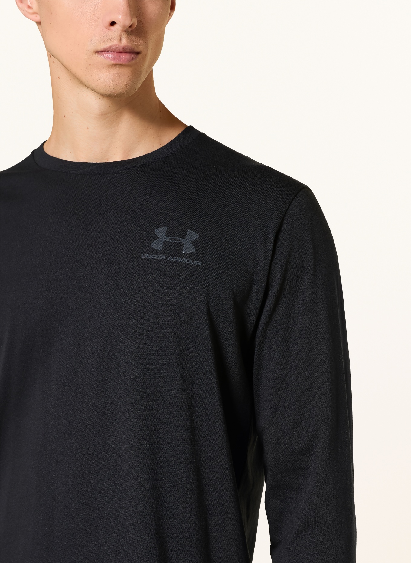 UNDER ARMOUR Longsleeve: SCHWARZ