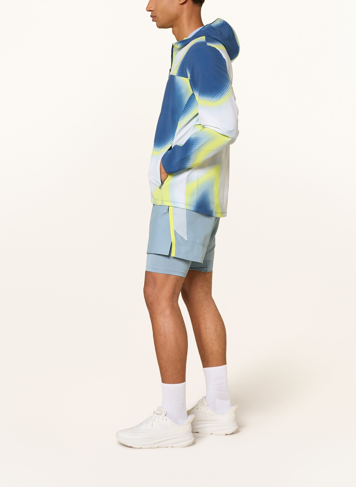 UNDER ARMOUR UA VELOCITI STORM Running Jacket: DARK BLUE / LIGHT GRAY / NEON YELLOW