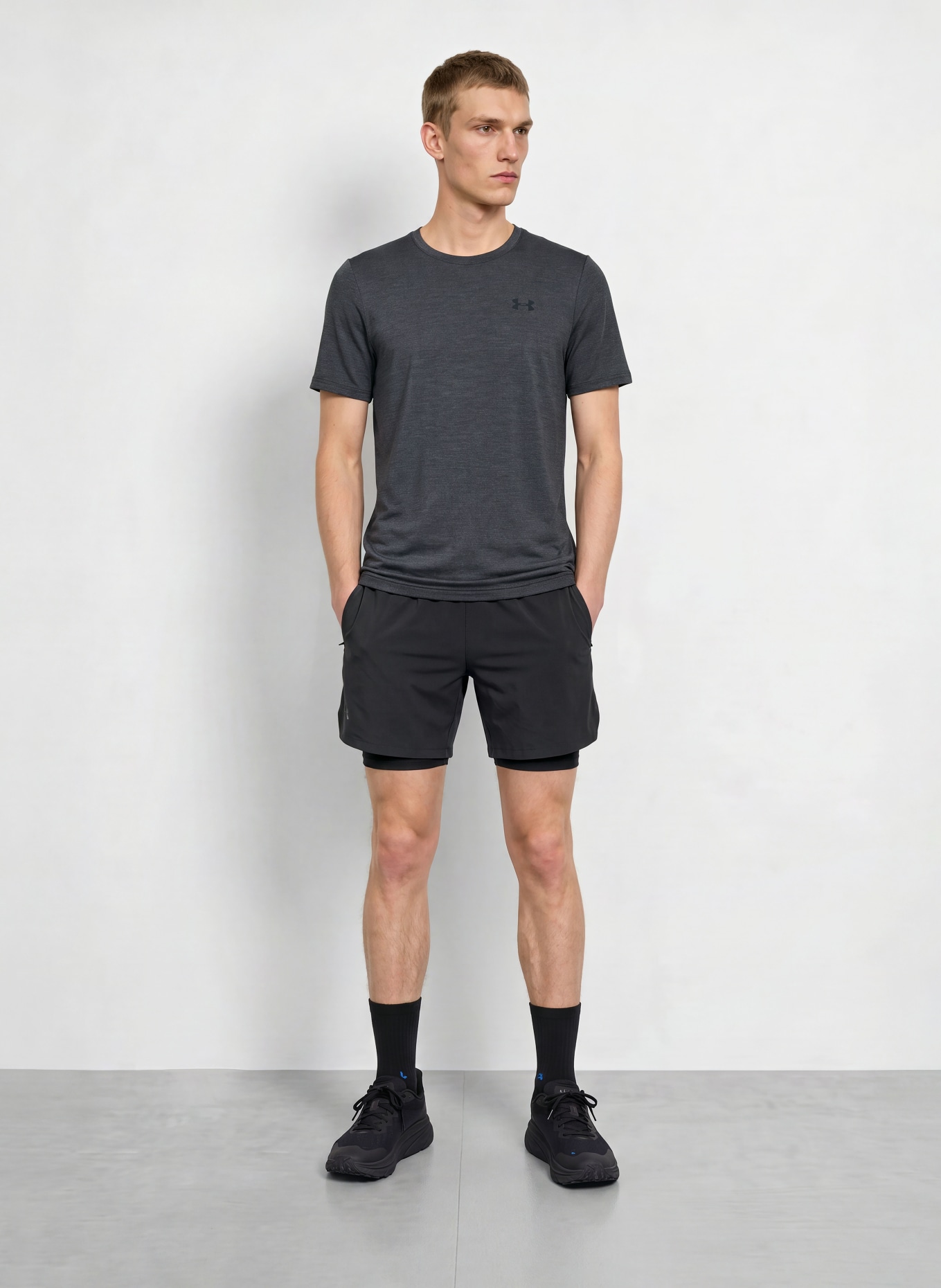 UNDER ARMOUR T-shirt technique UA VANISH ELITE SEAMLESS: GRIS FONCÉ / NOIR