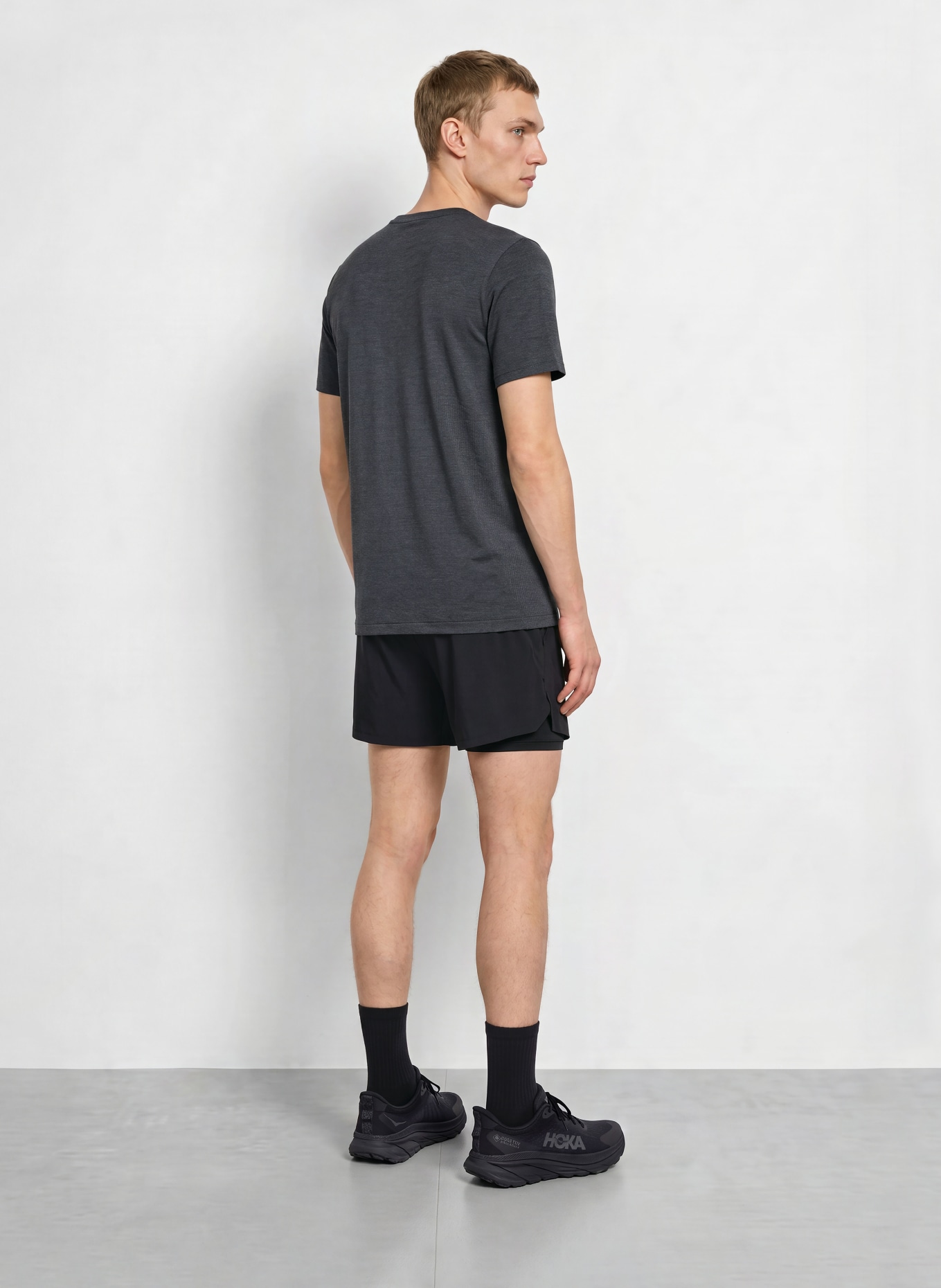 UNDER ARMOUR T-shirt technique UA VANISH ELITE SEAMLESS: GRIS FONCÉ / NOIR