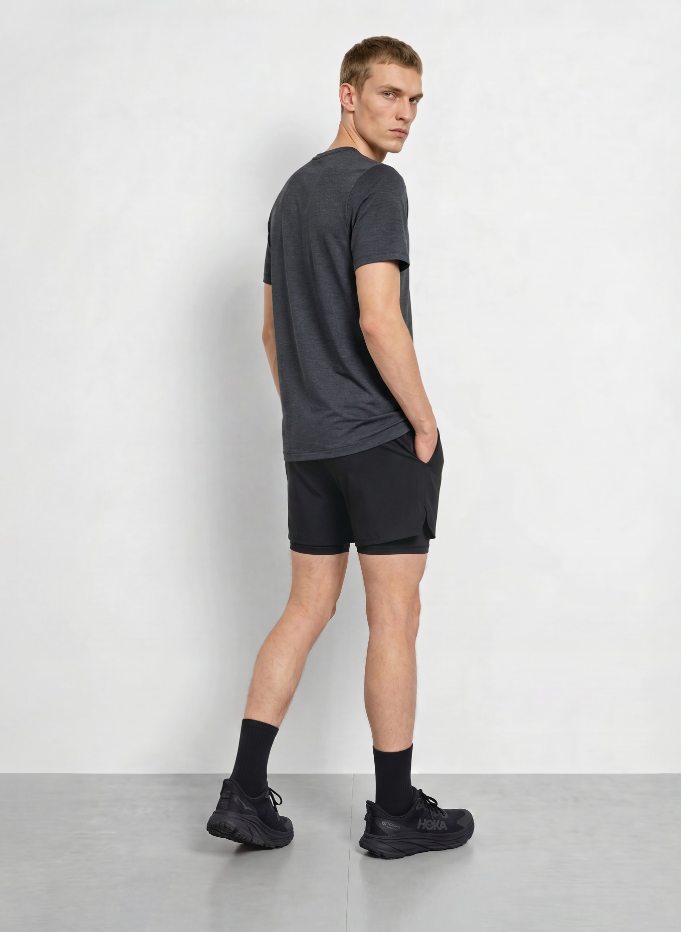 UNDER ARMOUR T-shirt technique UA VANISH ELITE SEAMLESS: GRIS FONCÉ / NOIR