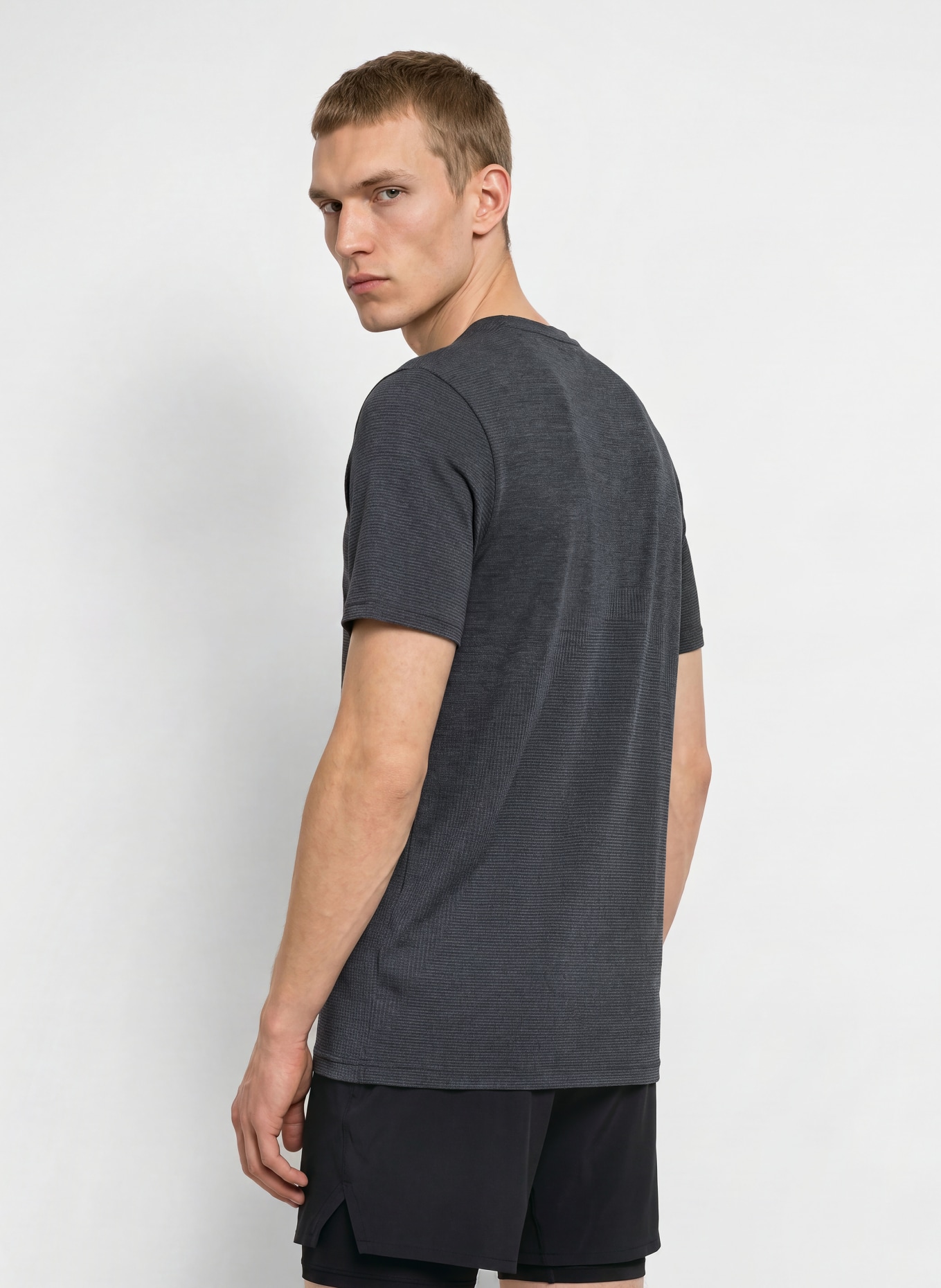 UNDER ARMOUR T-shirt technique UA VANISH ELITE SEAMLESS: GRIS FONCÉ / NOIR