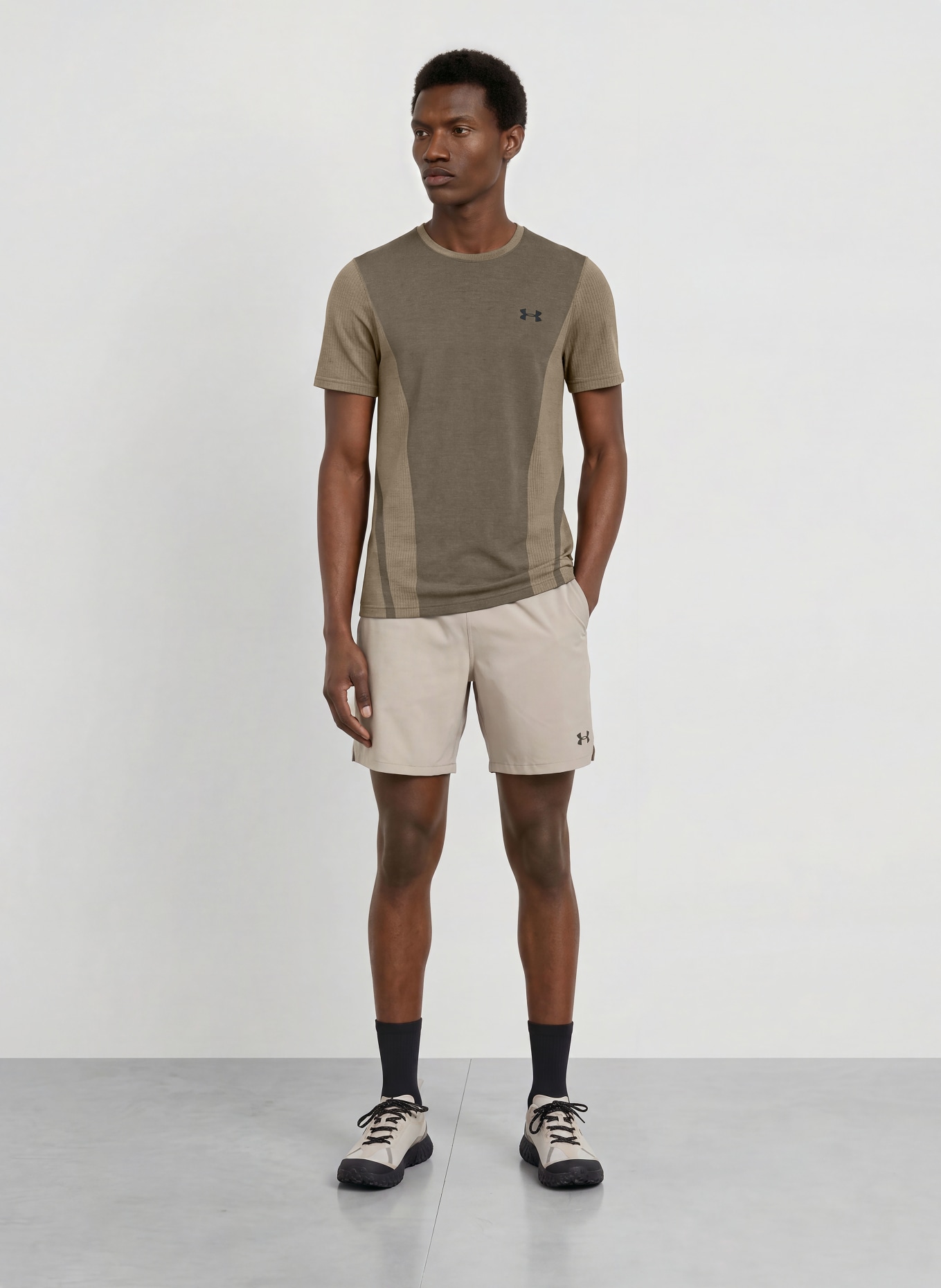 UNDER ARMOUR Funktionsshirt UA VANISH SEAMLESS: KHAKI / SCHWARZ