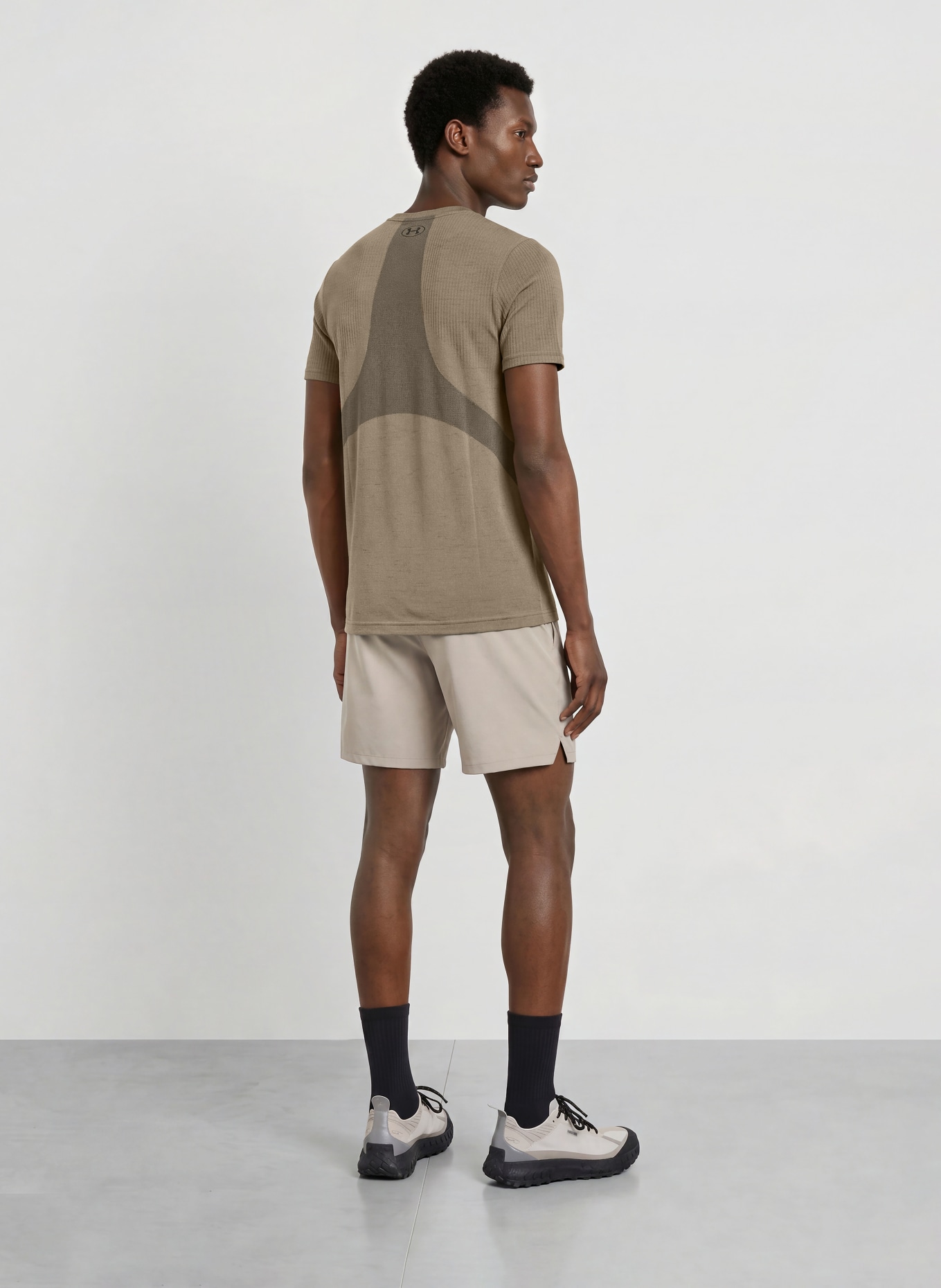 UNDER ARMOUR Funktionsshirt UA VANISH SEAMLESS: KHAKI / SCHWARZ