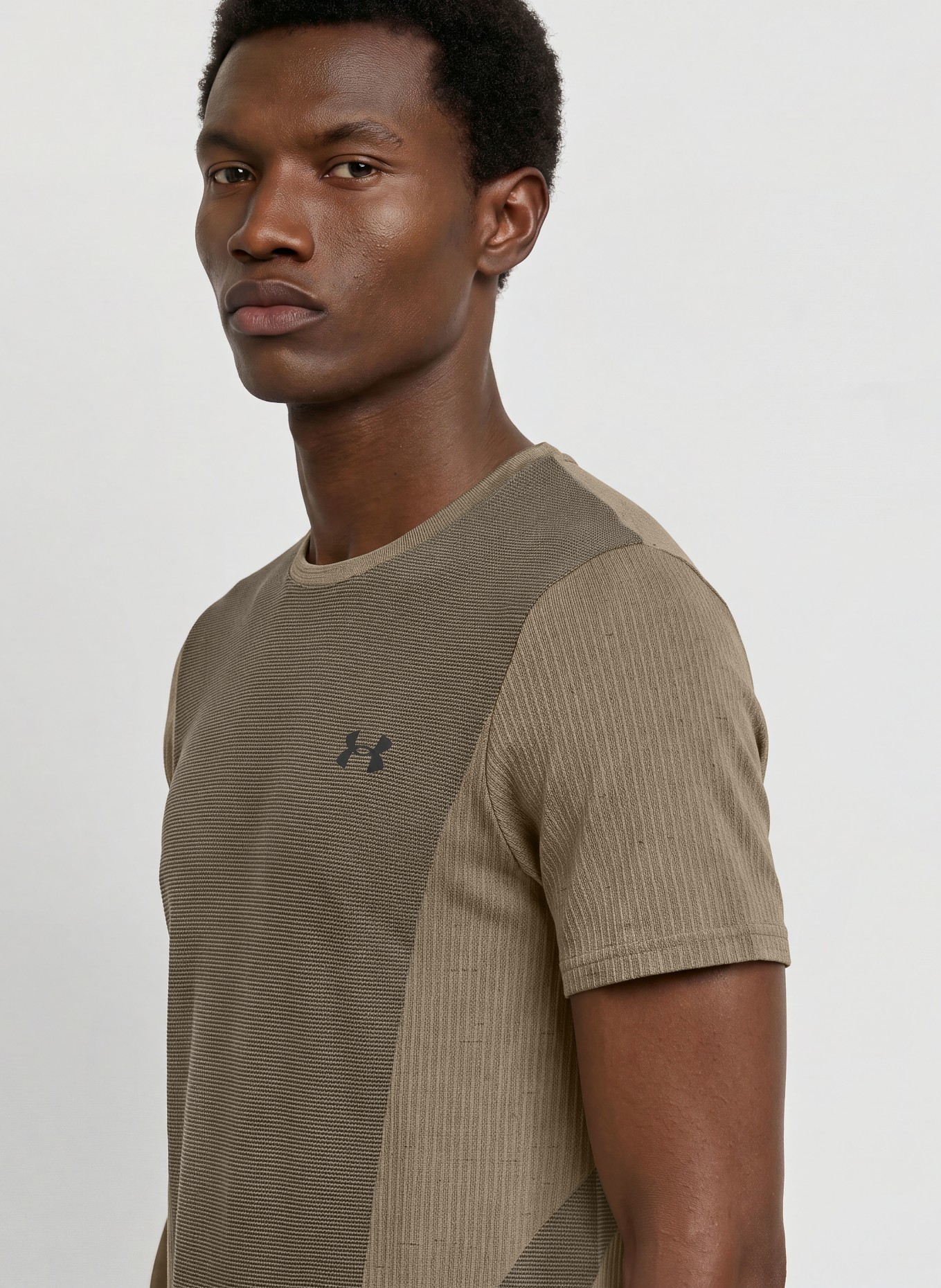 UNDER ARMOUR Funktionsshirt UA VANISH SEAMLESS: KHAKI / SCHWARZ