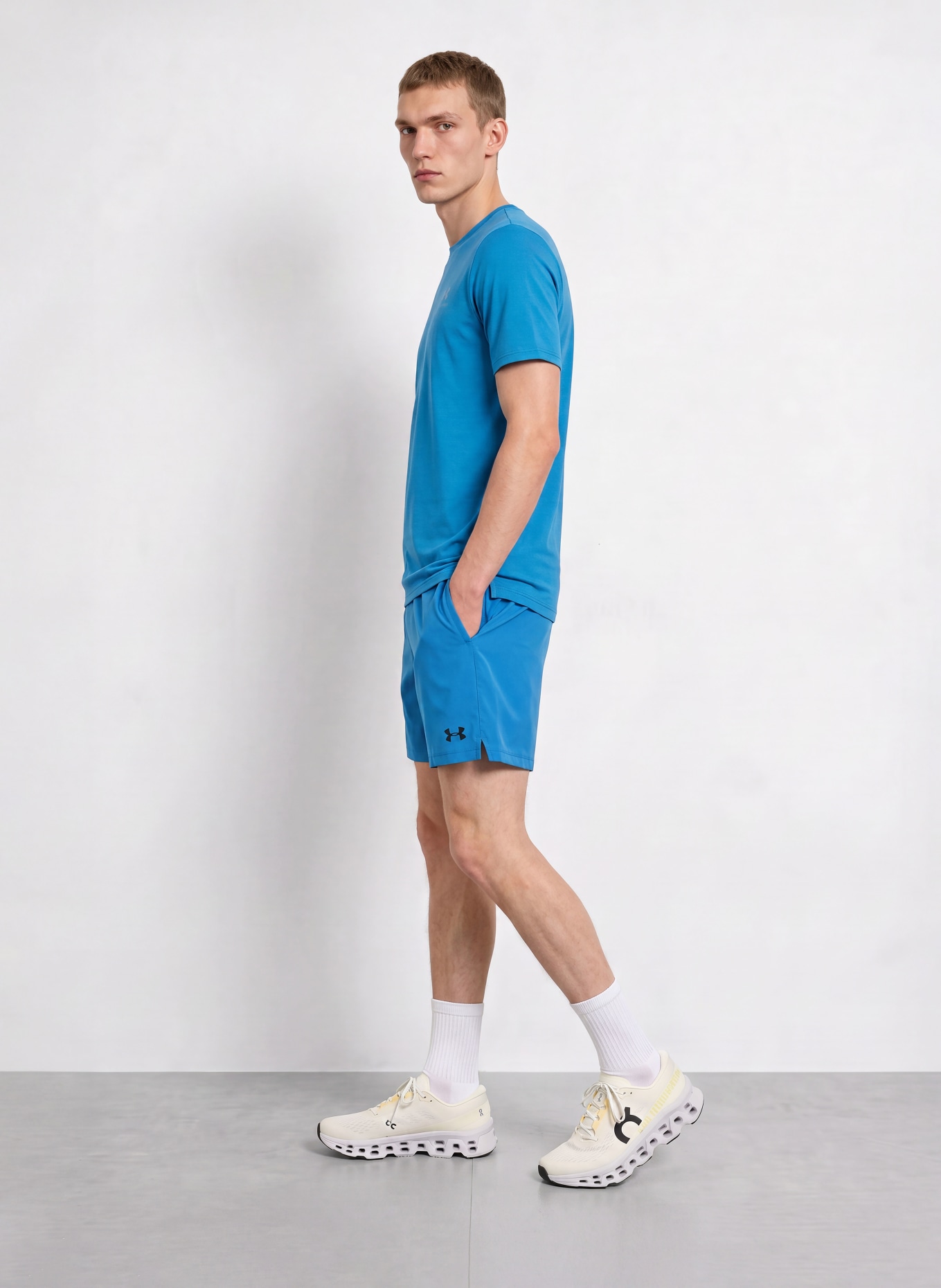 UNDER ARMOUR Trainingsshorts UA VANISH WOVEN 2.0: BLAU / SCHWARZ