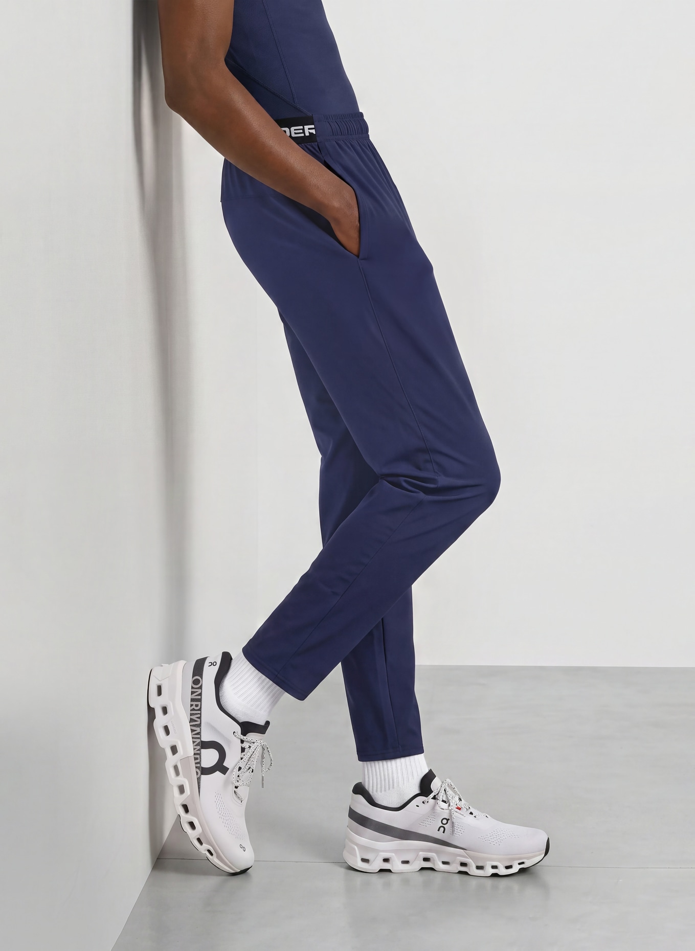 UNDER ARMOUR Trainingshose UA VANISH TRAINING: DUNKELBLAU / WEISS / SCHWARZ