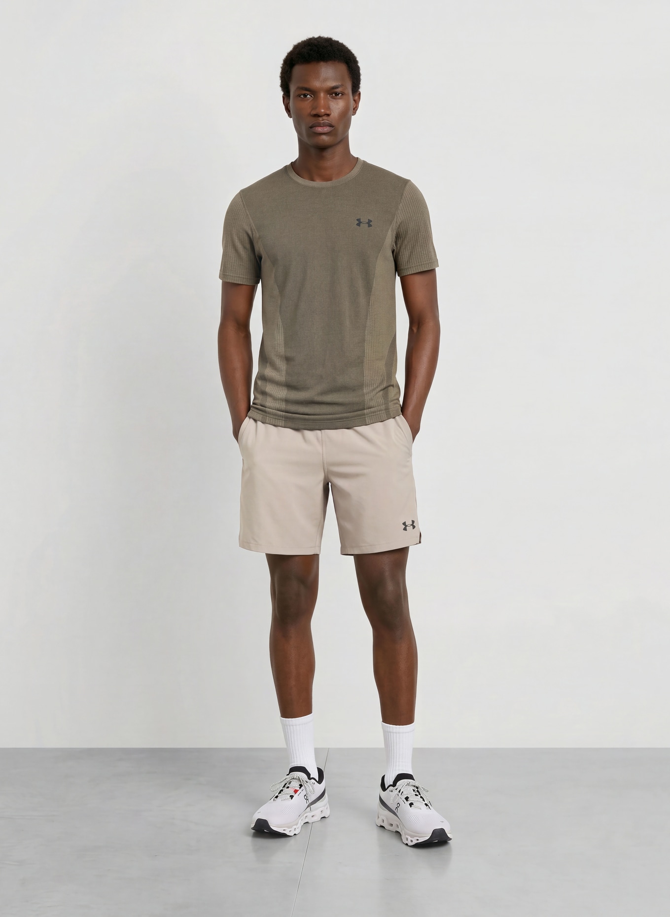 UNDER ARMOUR Trainingsshorts UA VANISH WOVEN 2.0: HELLBRAUN / SCHWARZ