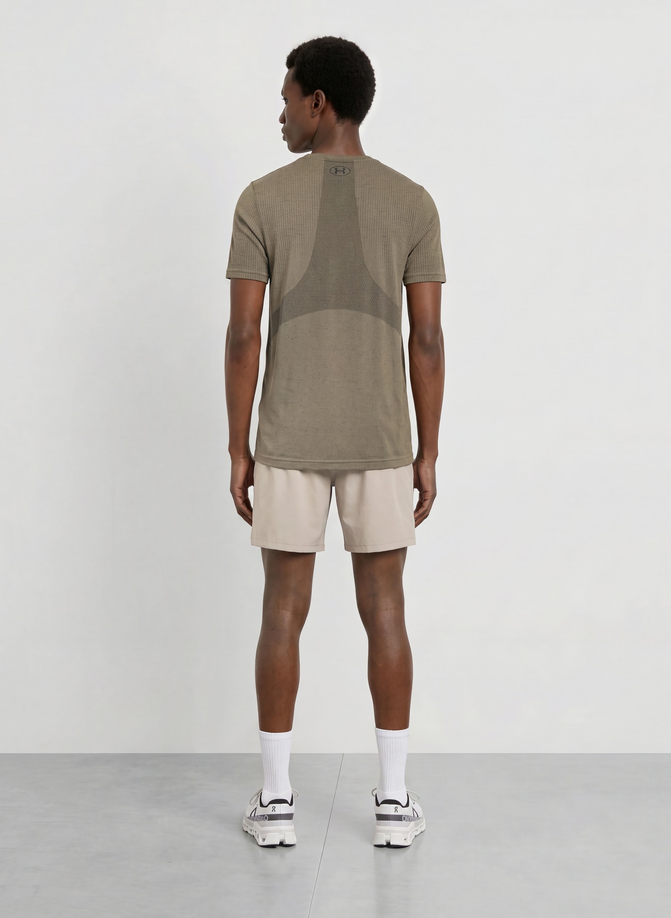 UNDER ARMOUR Trainingsshorts UA VANISH WOVEN 2.0: HELLBRAUN / SCHWARZ