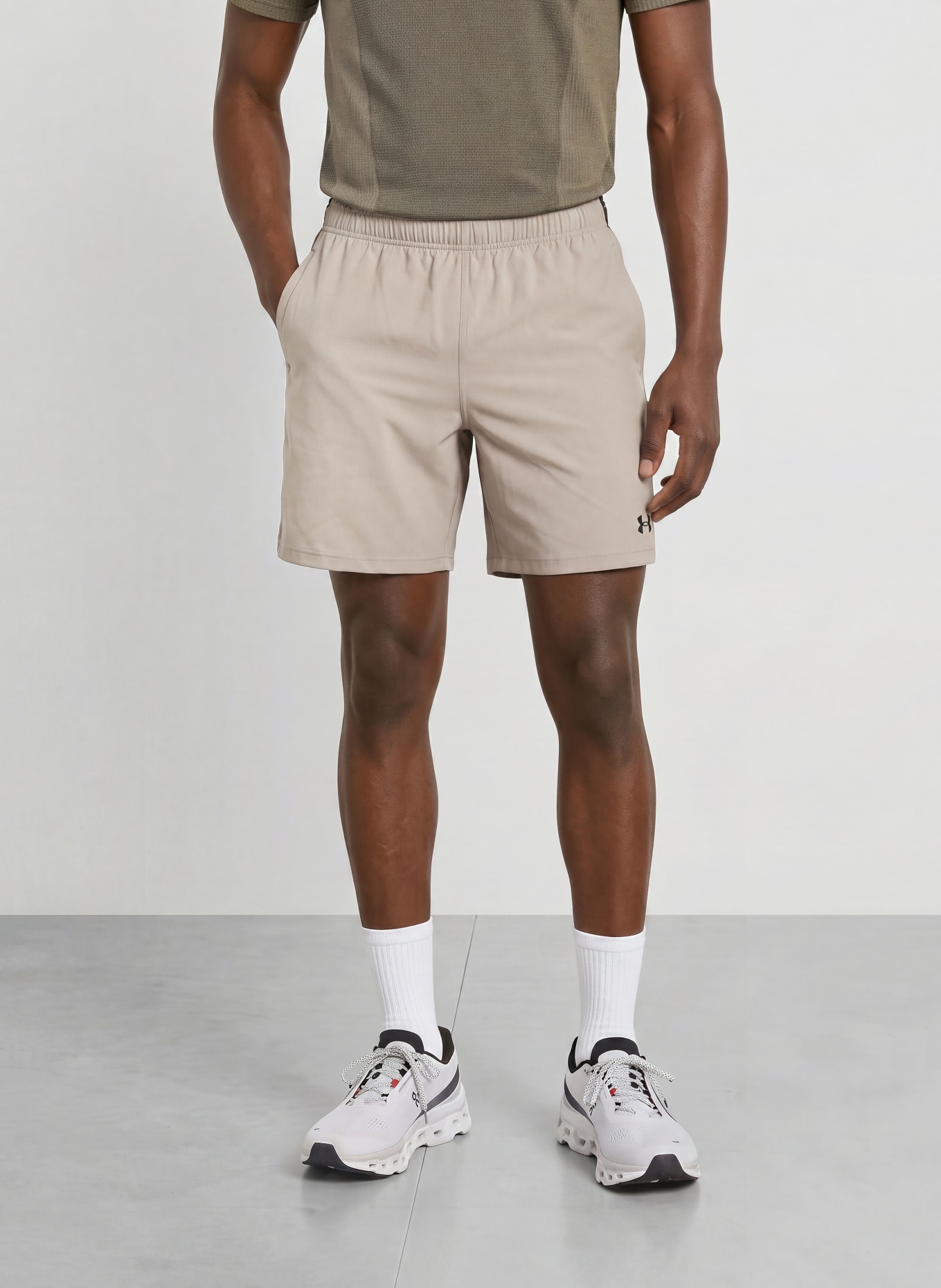 UNDER ARMOUR Trainingsshorts UA VANISH WOVEN 2.0: HELLBRAUN / SCHWARZ