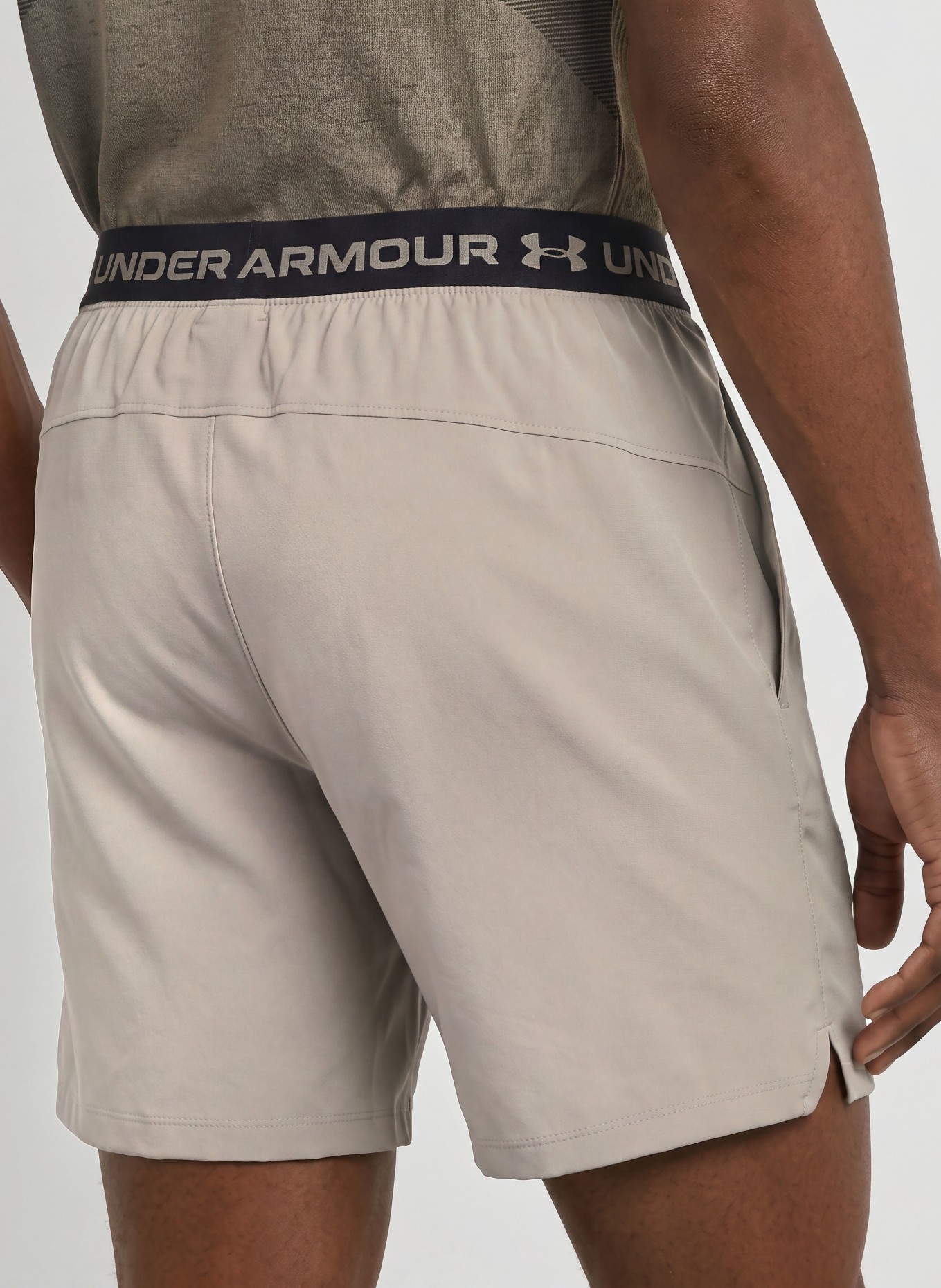 UNDER ARMOUR Trainingsshorts UA VANISH WOVEN 2.0: HELLBRAUN / SCHWARZ