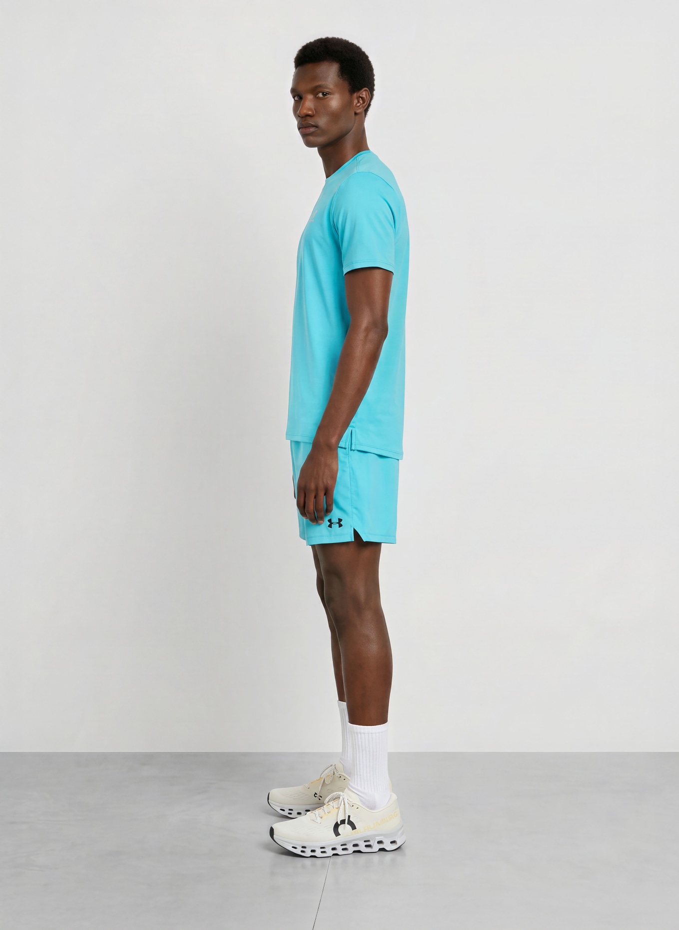 UNDER ARMOUR Trainingsshorts UA VANISH WOVEN 2.0: NEONBLAU / SCHWARZ