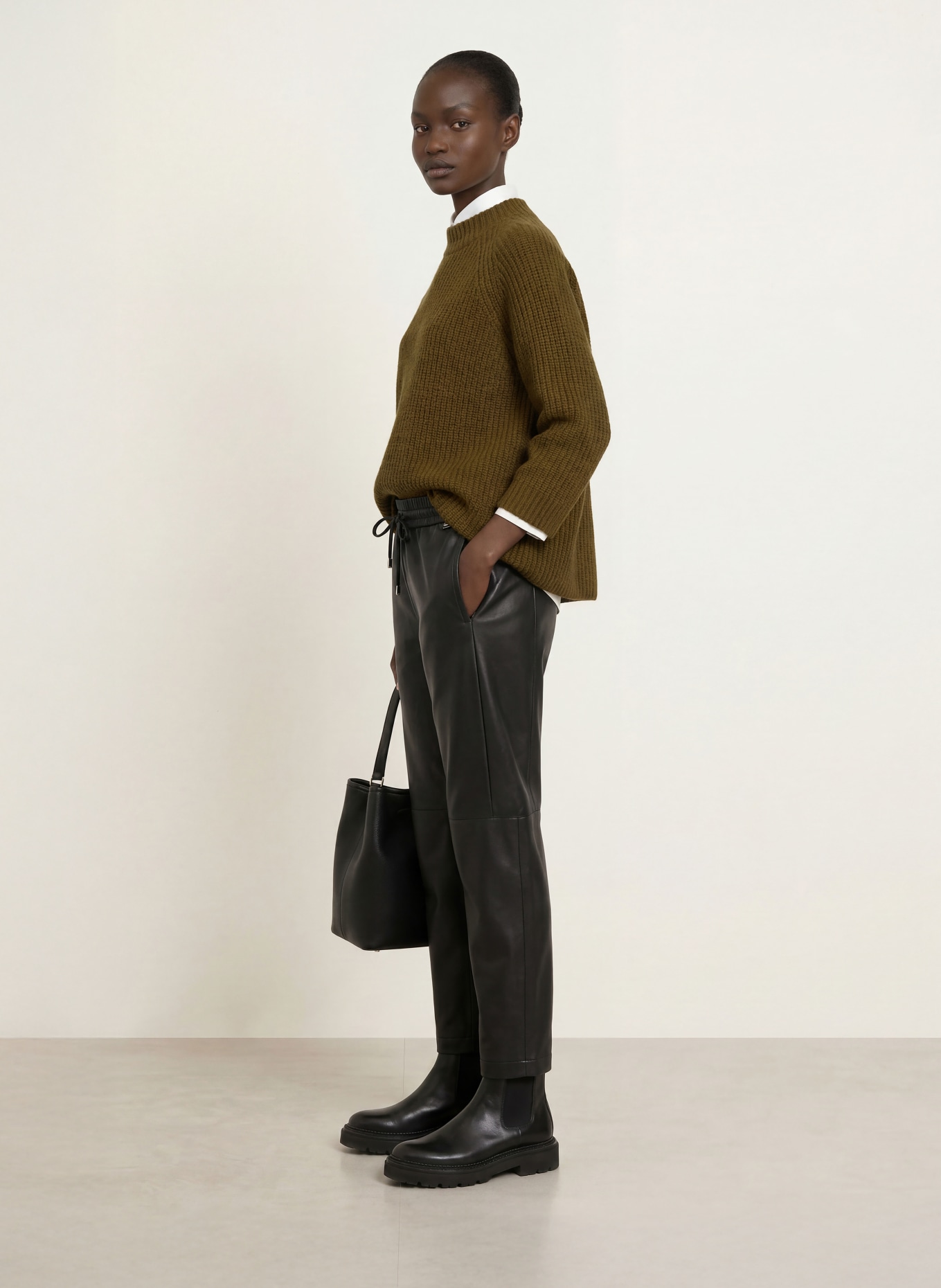 MARC CAIN 7/8-bukser RANCHI i læderlook: 900 black new