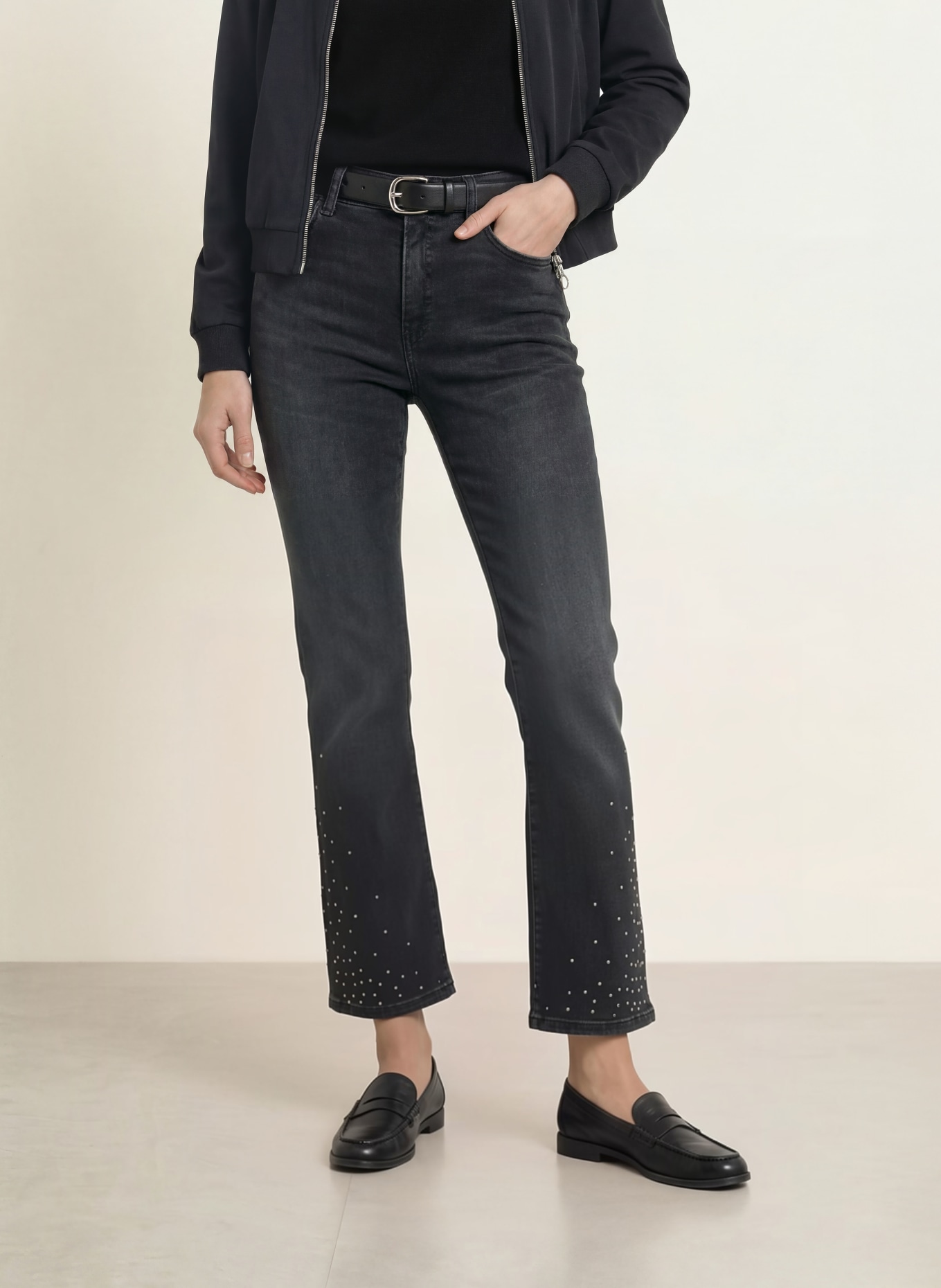 MARC CAIN Cropped Jeans FORLI mit Nieten: 900 black new
