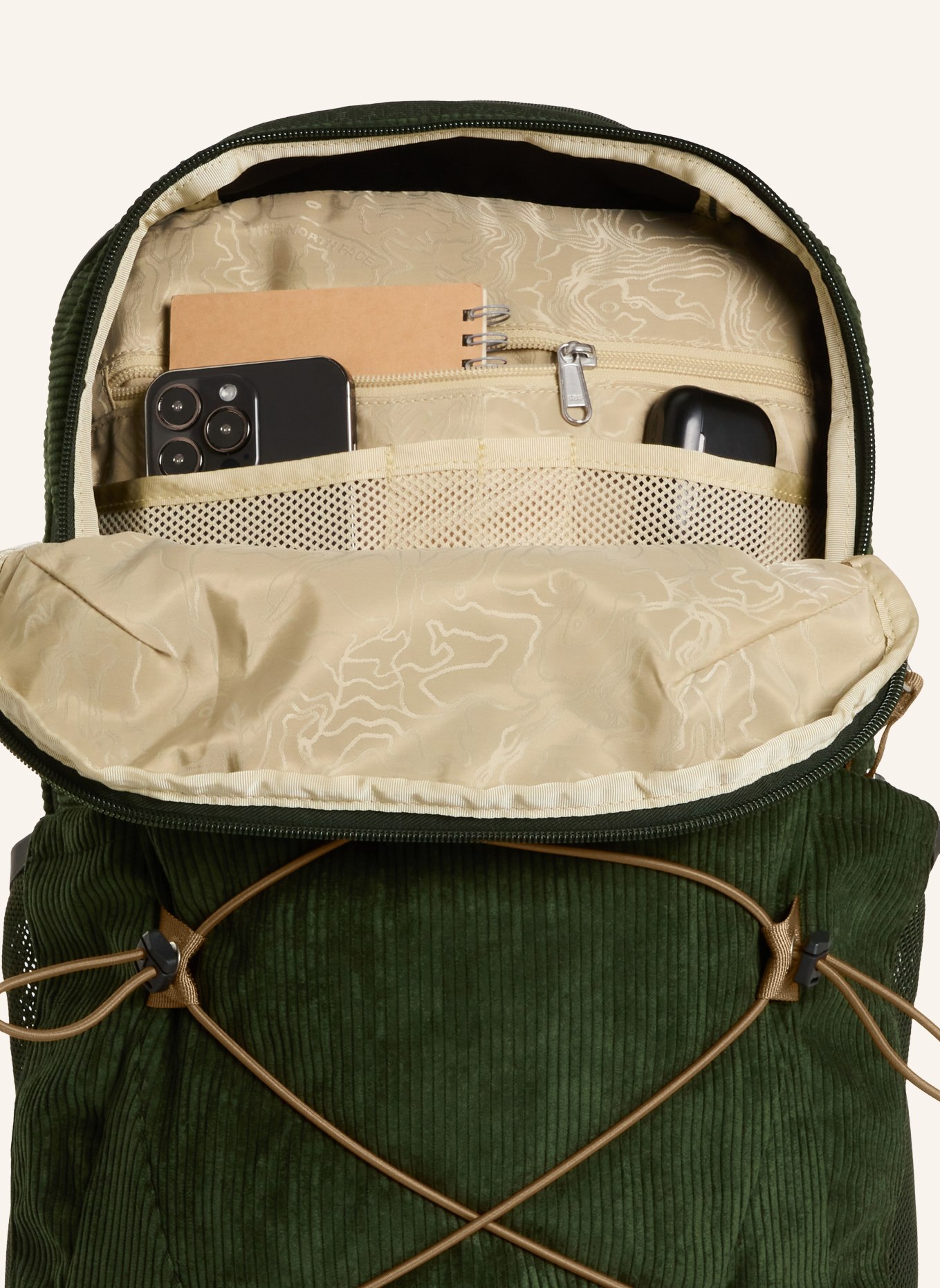 THE NORTH FACE Batoh JESTER PRO 28 l s přihrádkou na notebook: TMAVĚ ZELENÁ / KHAKI
