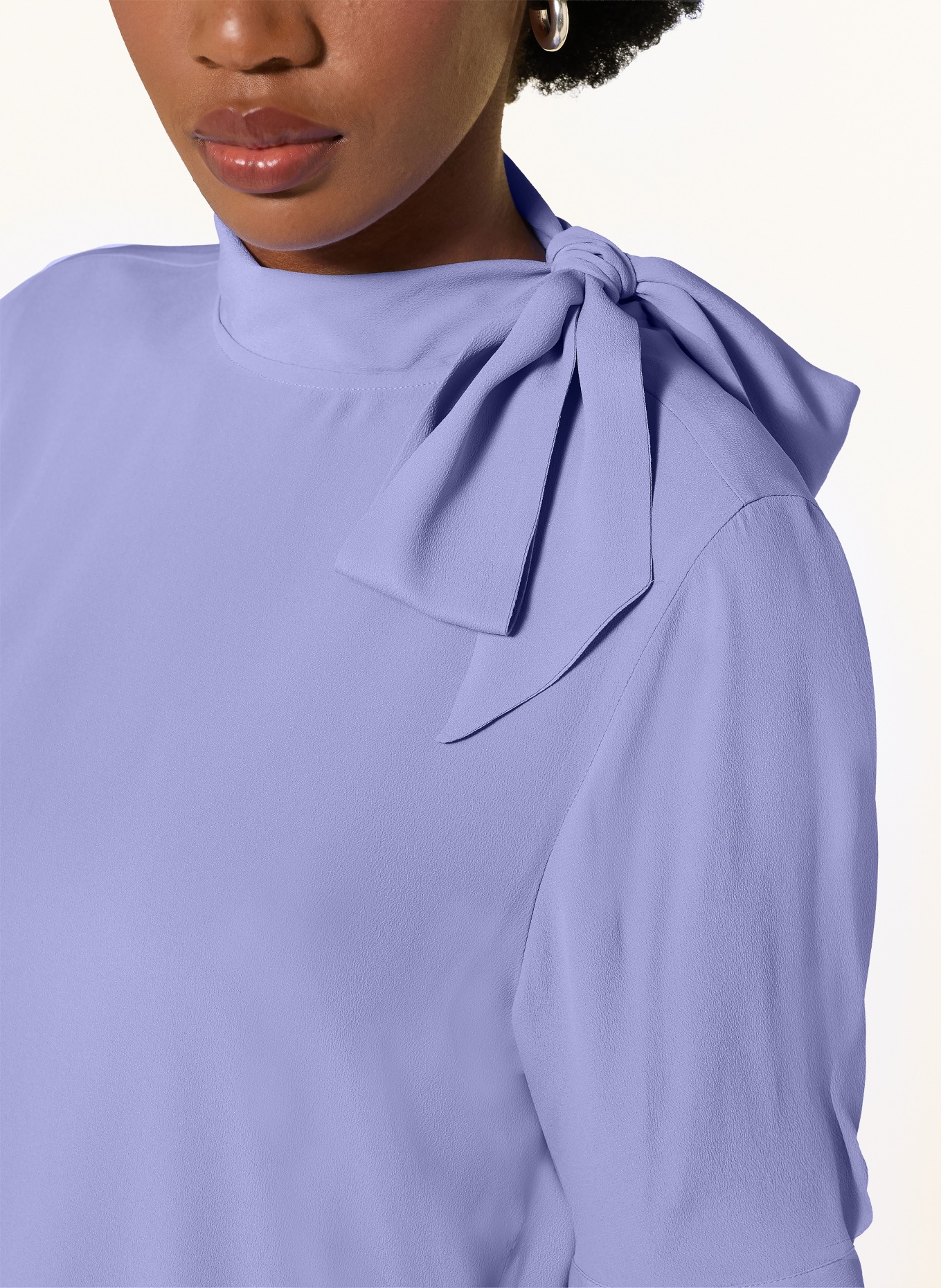 RIANI Schluppenbluse mit Seide: HELLBLAU