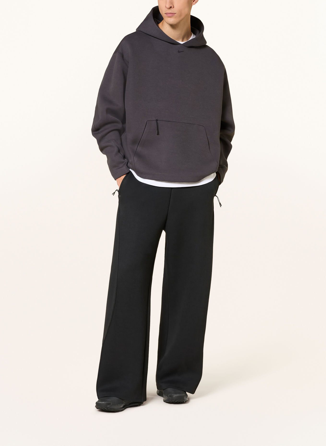 Nike Oversized mikina s kapucí SPORTSWEAR TECH: TMAVĚ ŠEDÁ