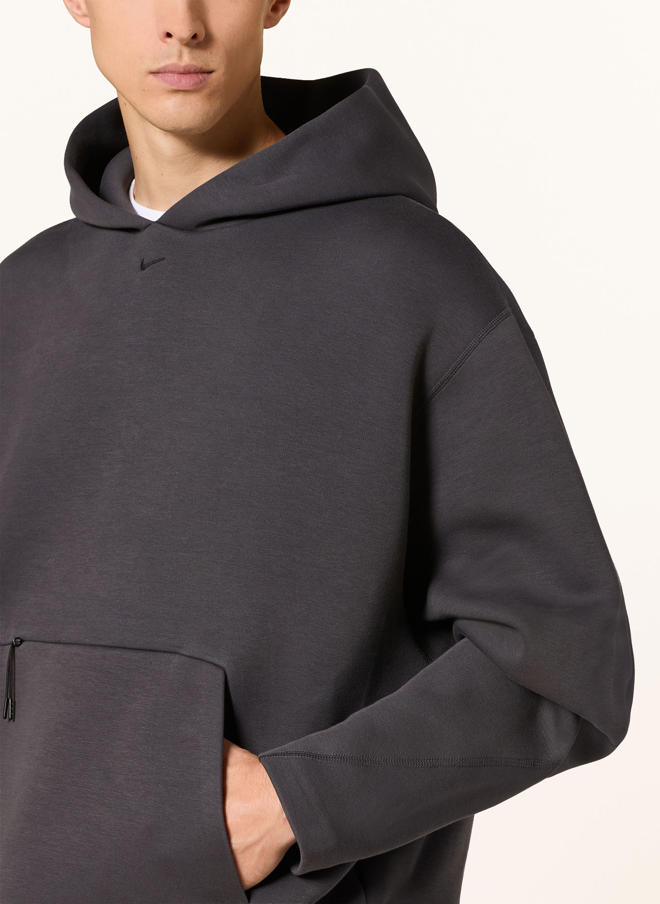 Nike Oversized mikina s kapucí SPORTSWEAR TECH: TMAVĚ ŠEDÁ