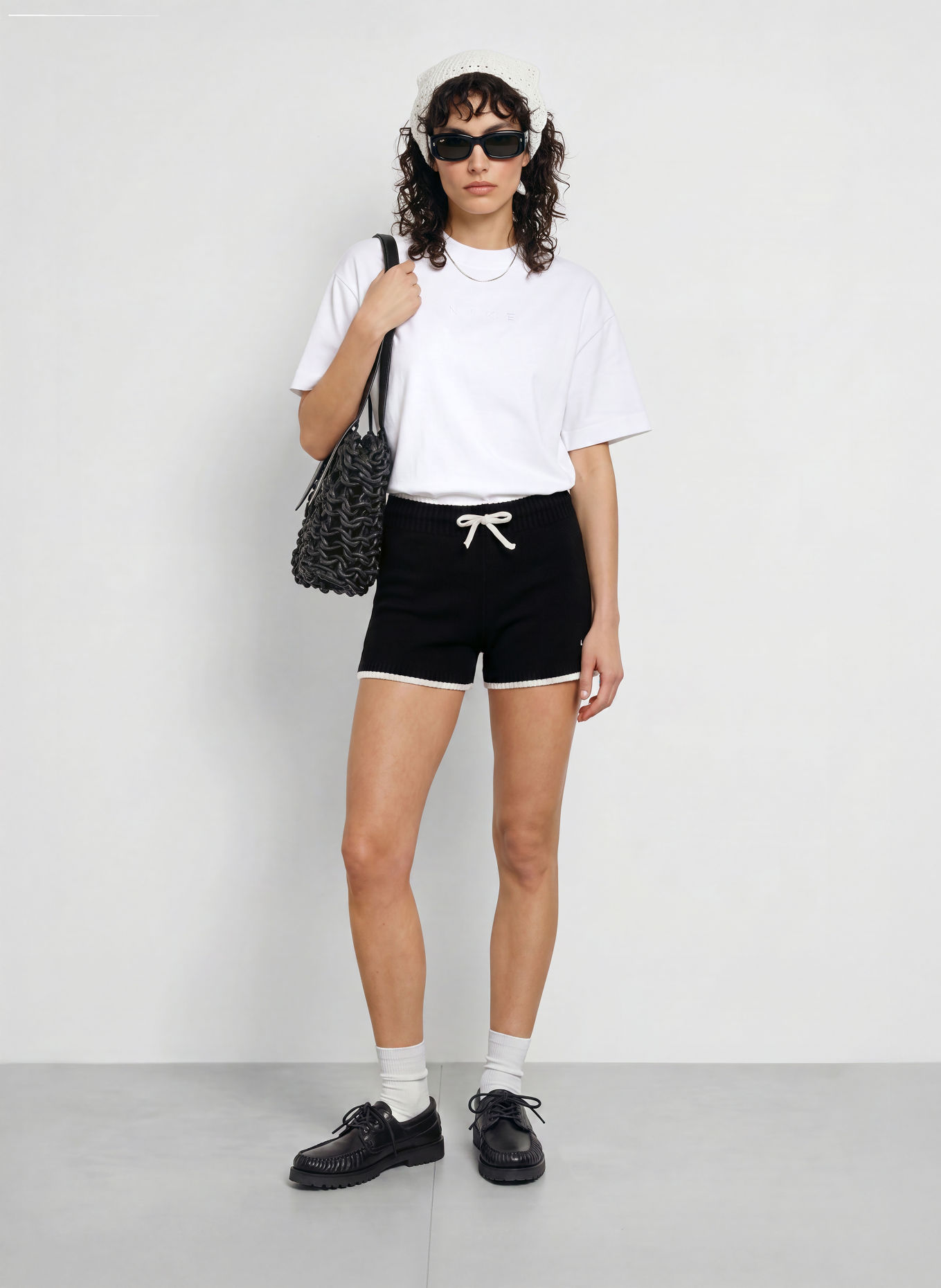 Nike Strickshorts SPORTSWEAR CHILL KNIT: SCHWARZ / WEISS