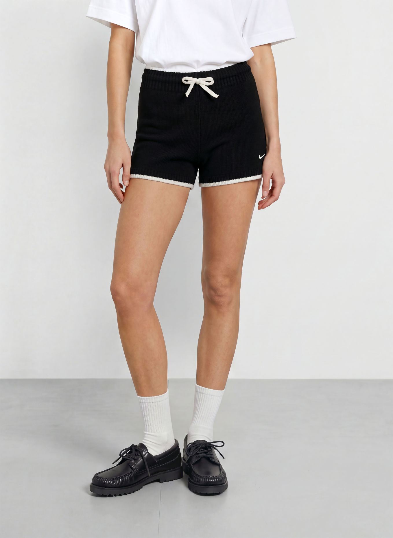 Nike Strickshorts SPORTSWEAR CHILL KNIT: SCHWARZ / WEISS
