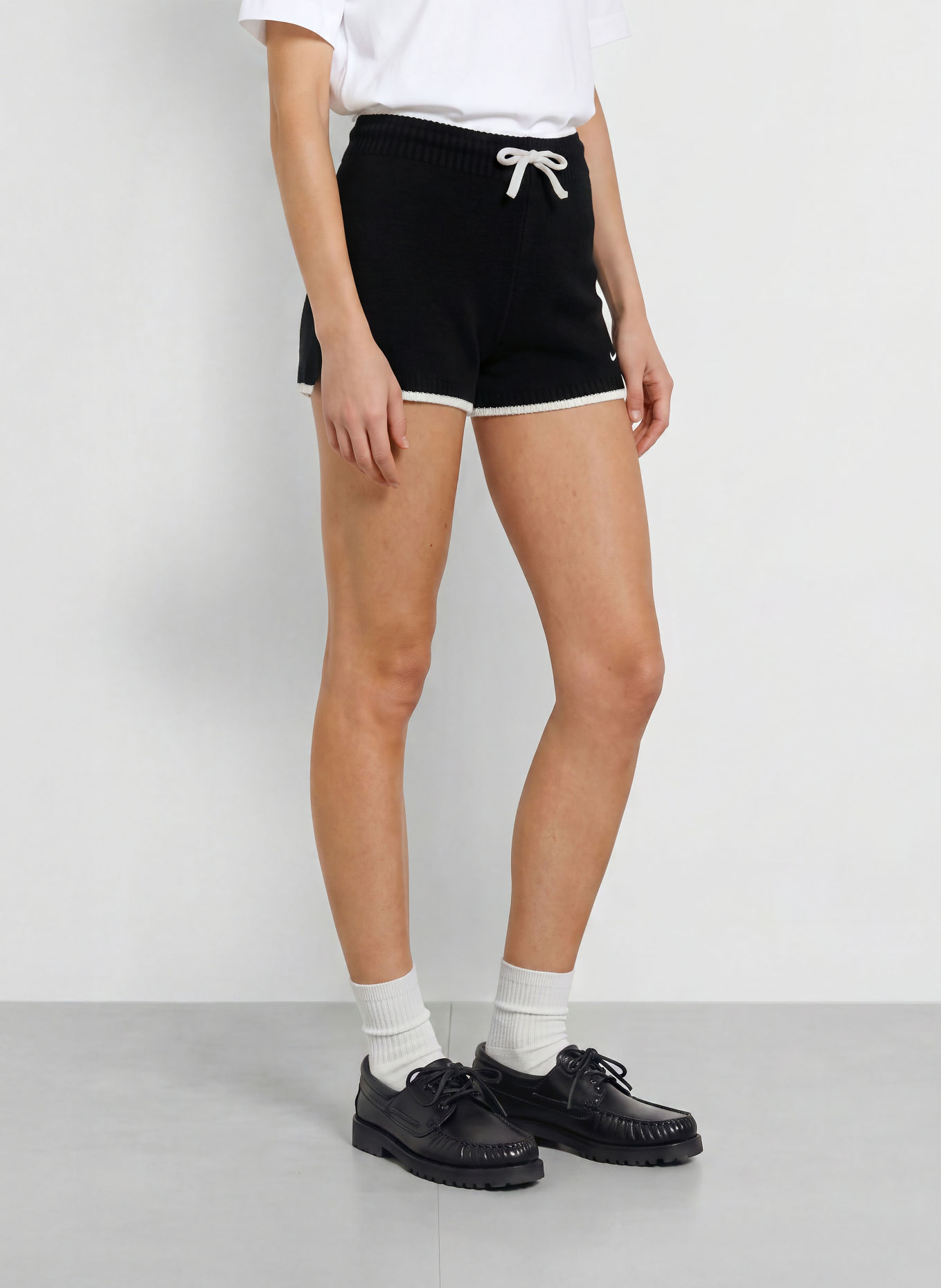 Nike Strickshorts SPORTSWEAR CHILL KNIT: SCHWARZ / WEISS
