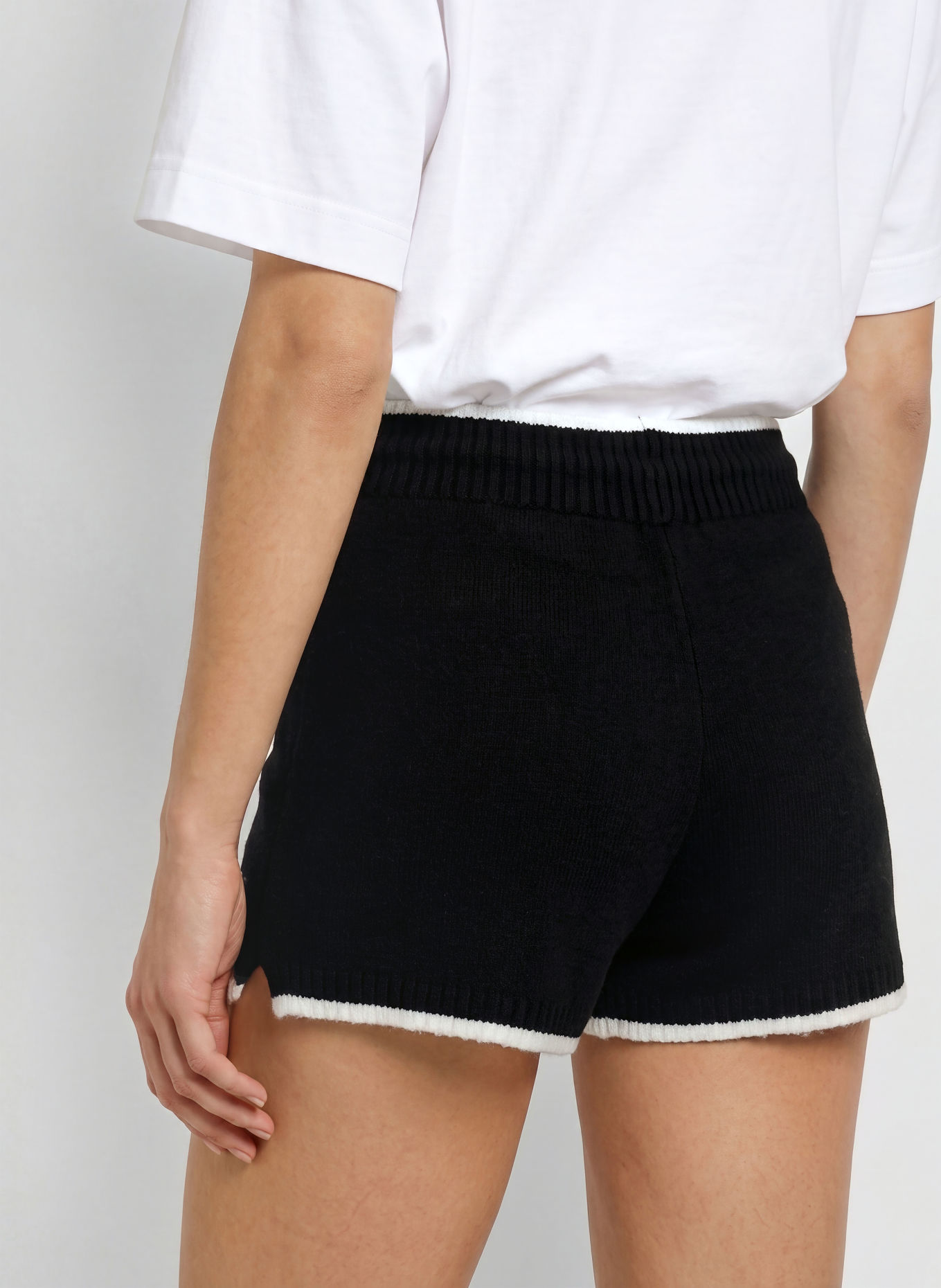 Nike Strickshorts SPORTSWEAR CHILL KNIT: SCHWARZ / WEISS