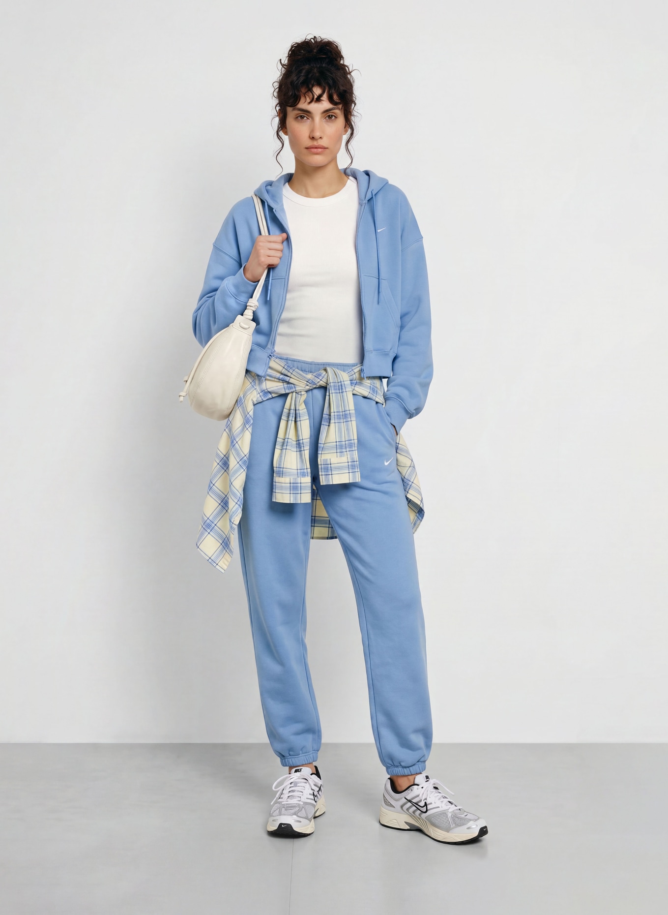 Nike Pantalon en molleton STUDIO: BLEU CLAIR