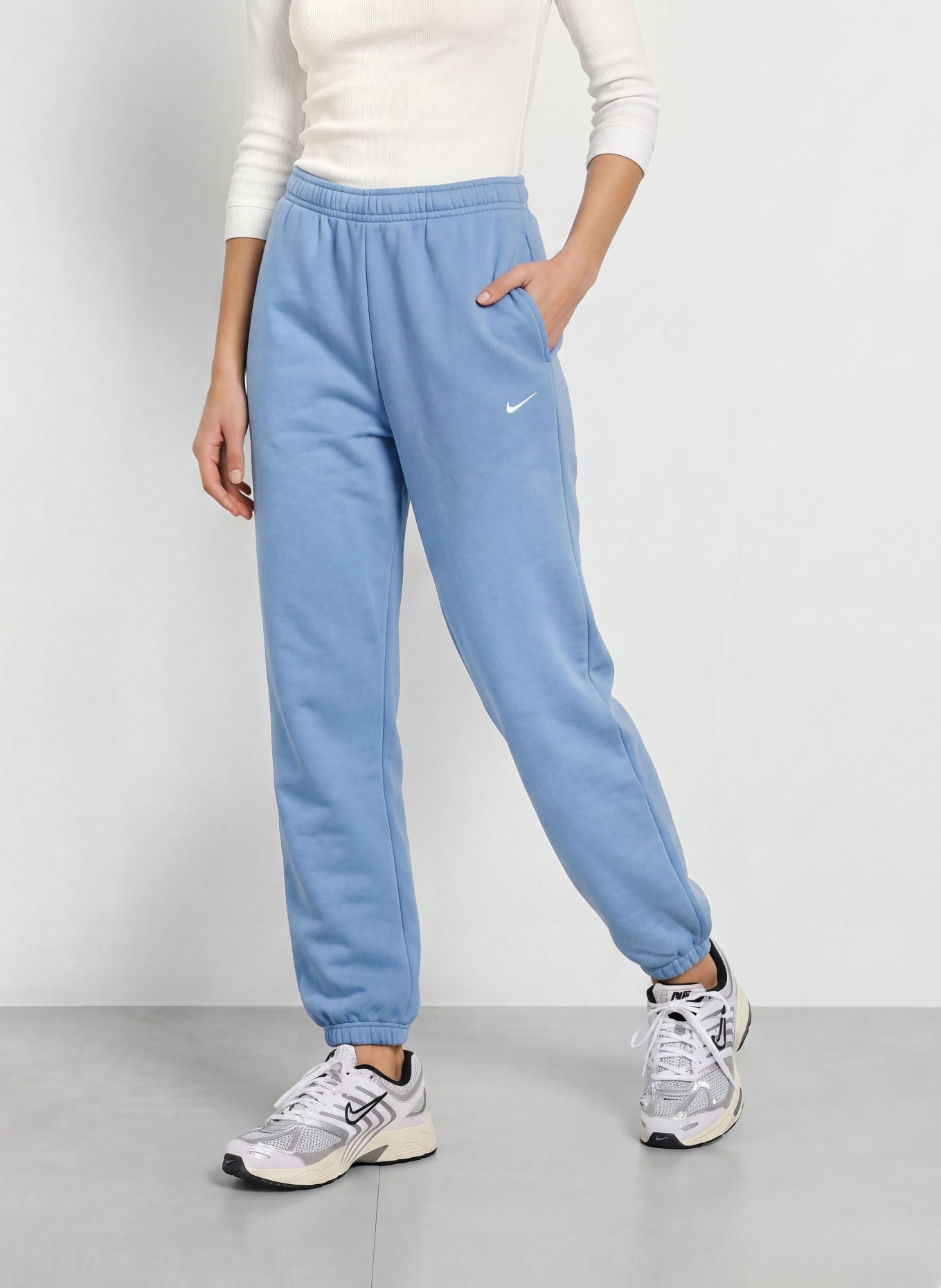 Nike Pantalon en molleton STUDIO: BLEU CLAIR