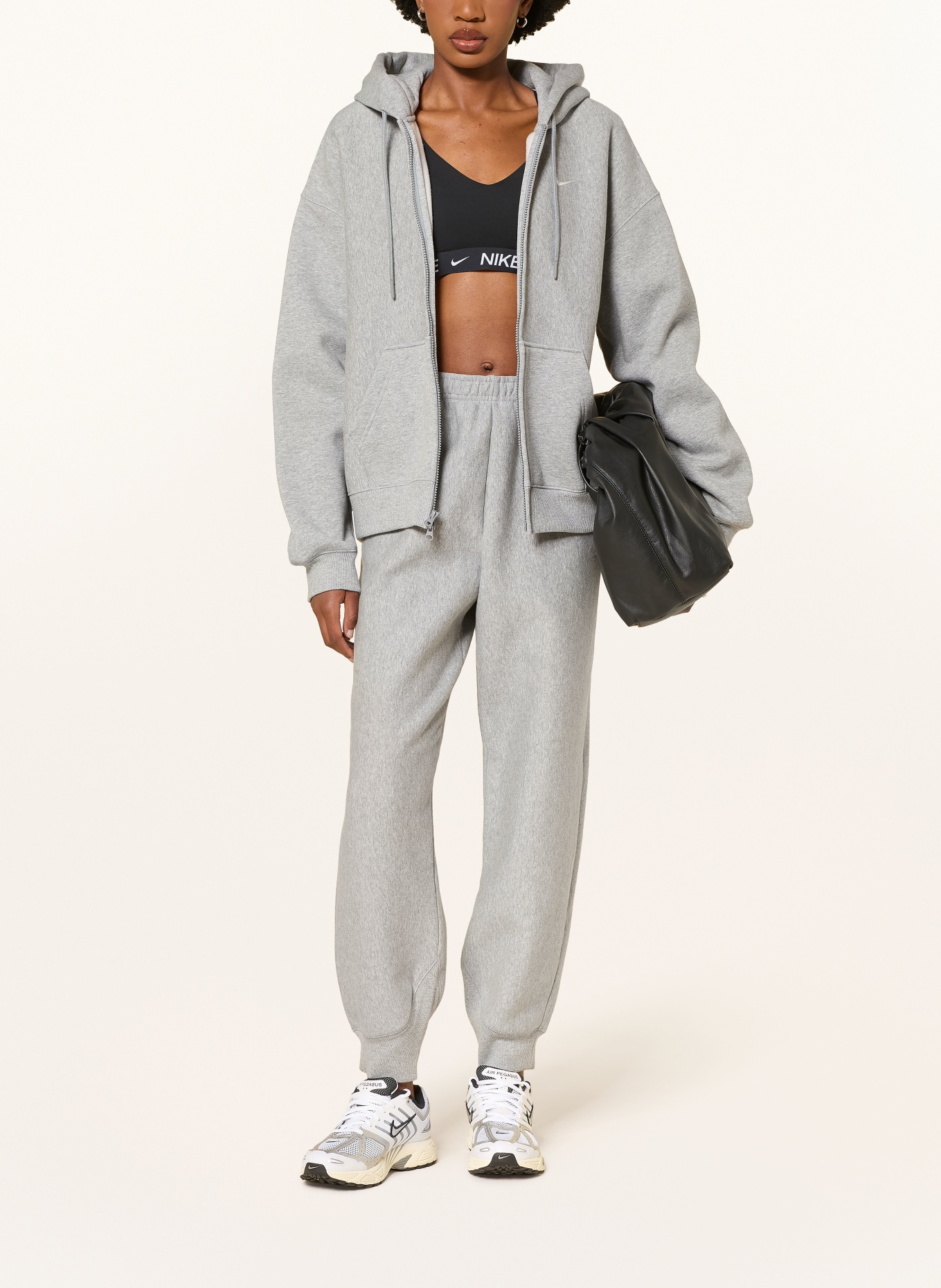 Nike Sweatpant STUDIO: GRIJS