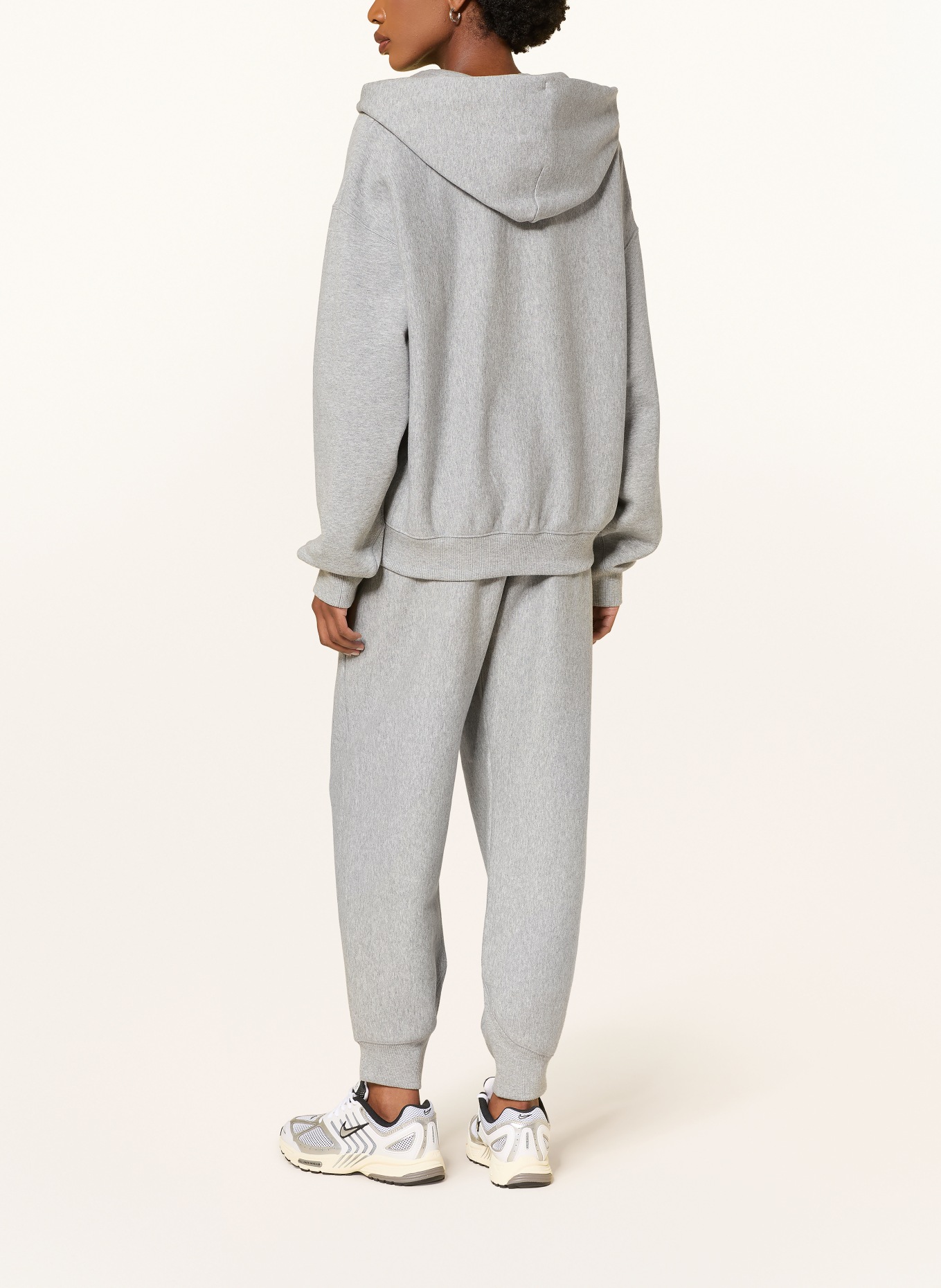 Nike Sweatpant STUDIO: GRIJS