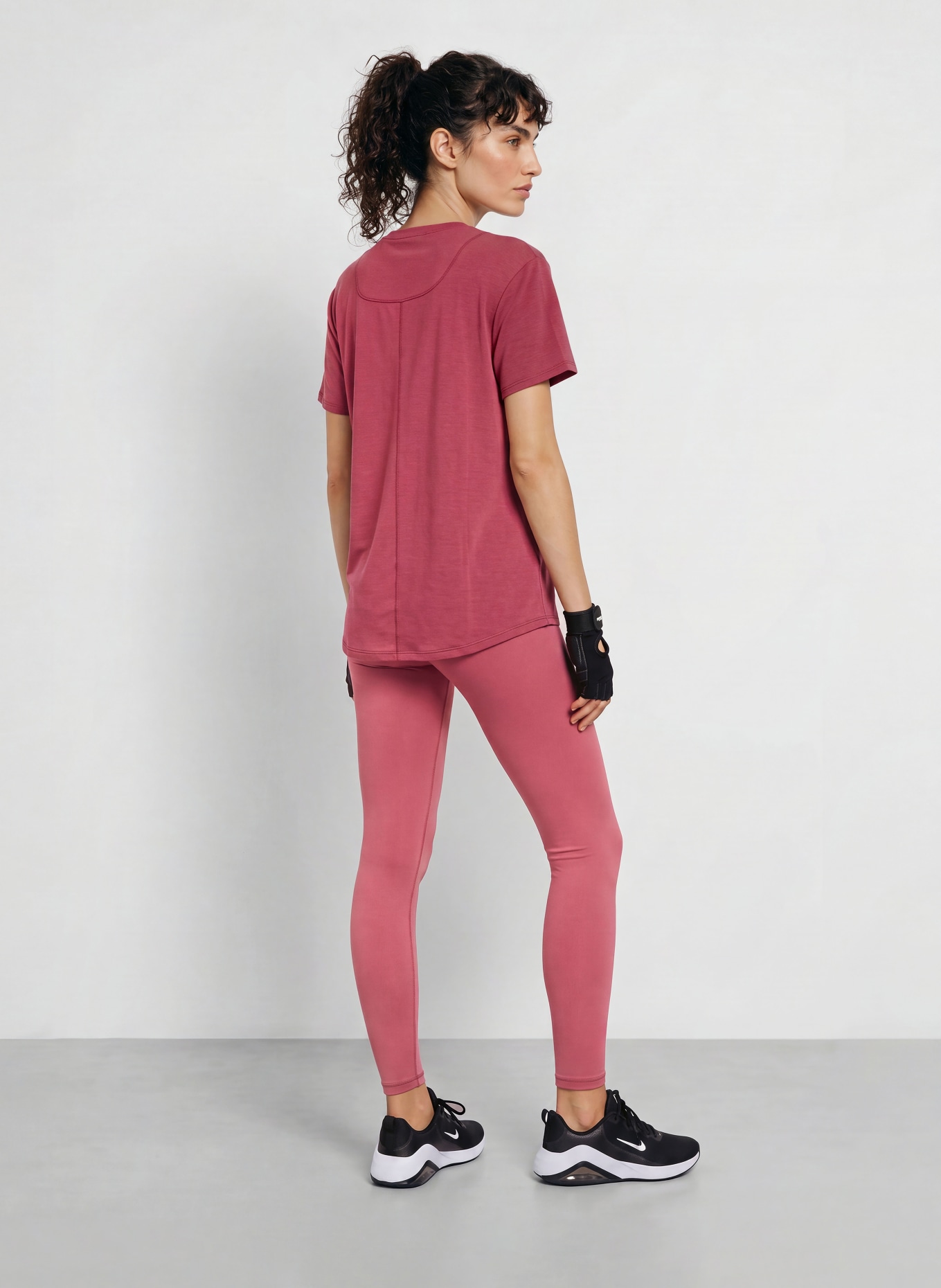 Nike Funktionsshirt ONE RELAXED: DUNKELROT