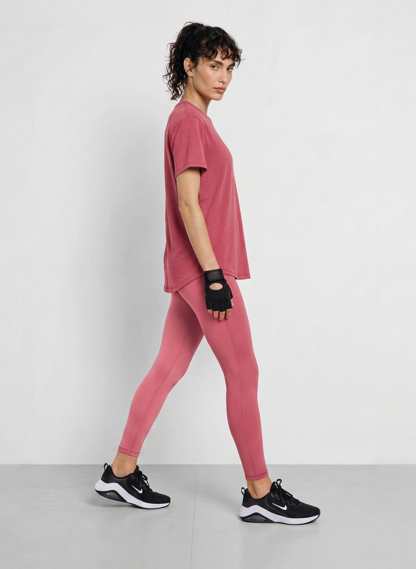 Nike Funktionsshirt ONE RELAXED: DUNKELROT