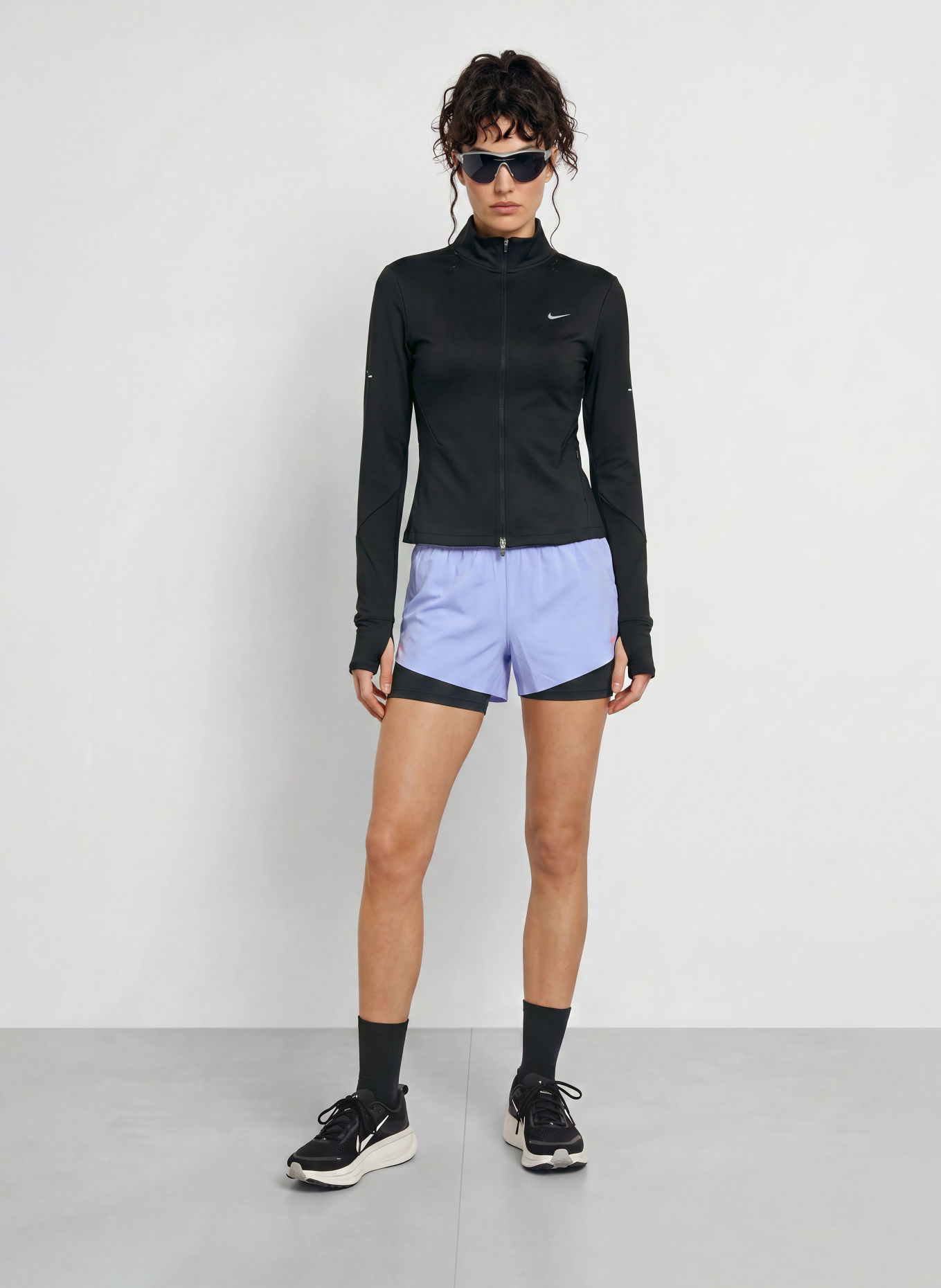 Nike Laufjacke SWIFT: SCHWARZ