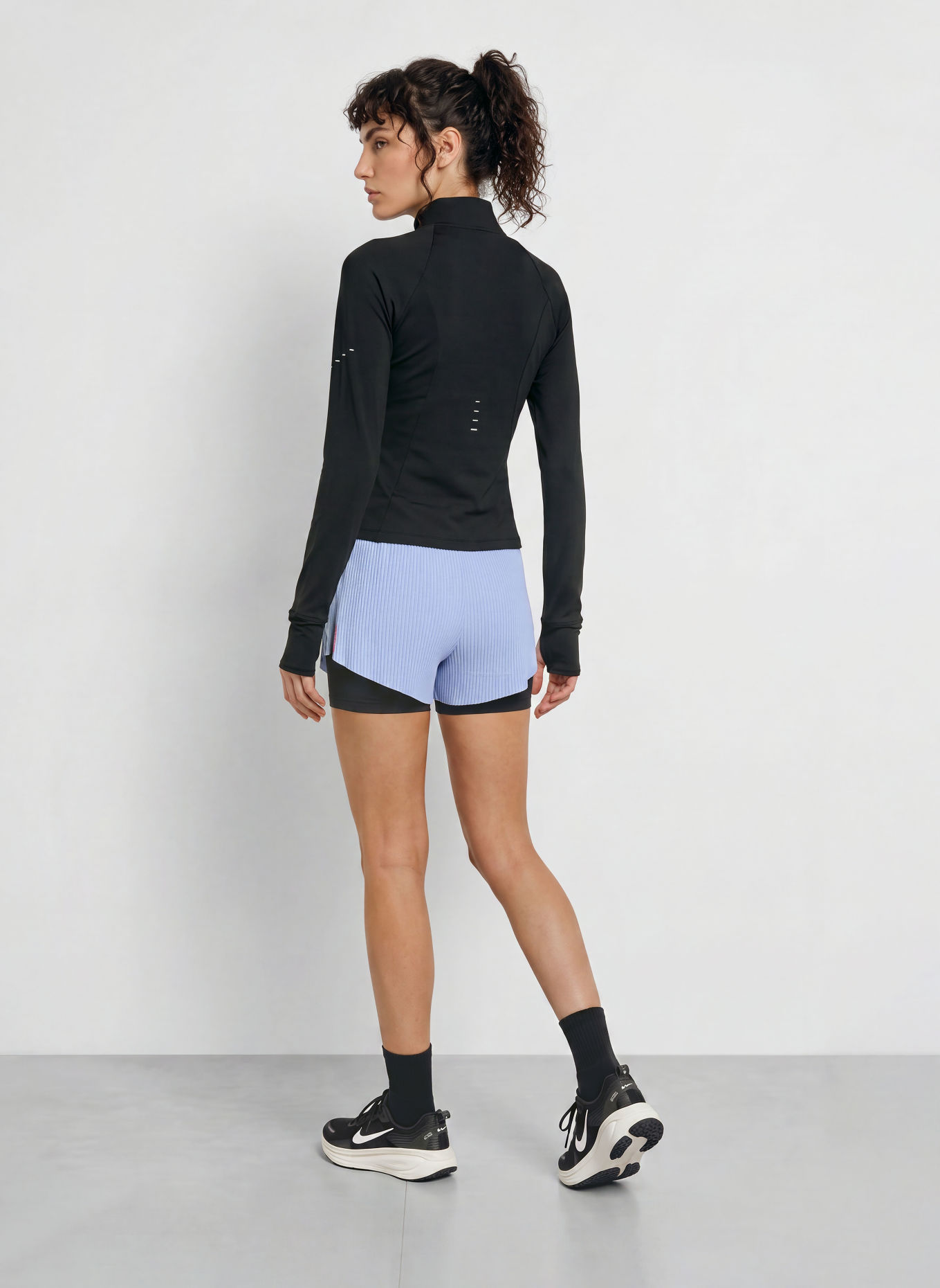 Nike Laufjacke SWIFT: SCHWARZ