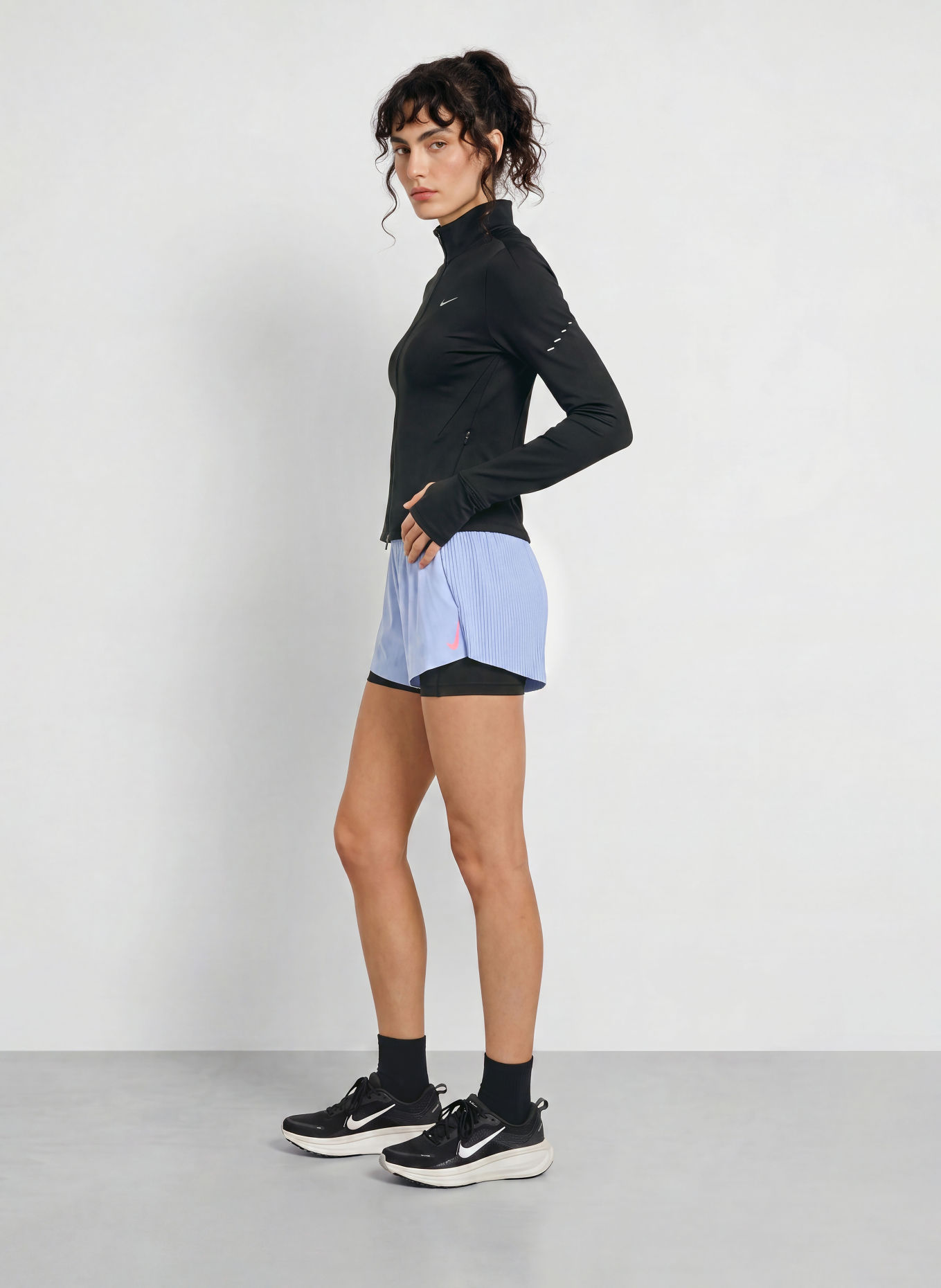 Nike Laufjacke SWIFT: SCHWARZ