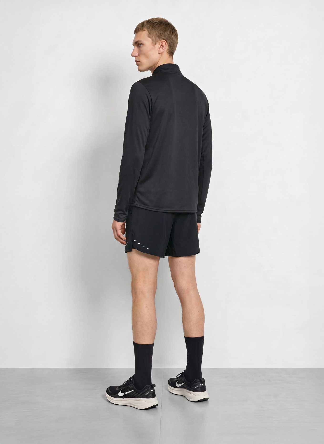 Nike 2-in-1-Laufshorts STRIDE: SCHWARZ