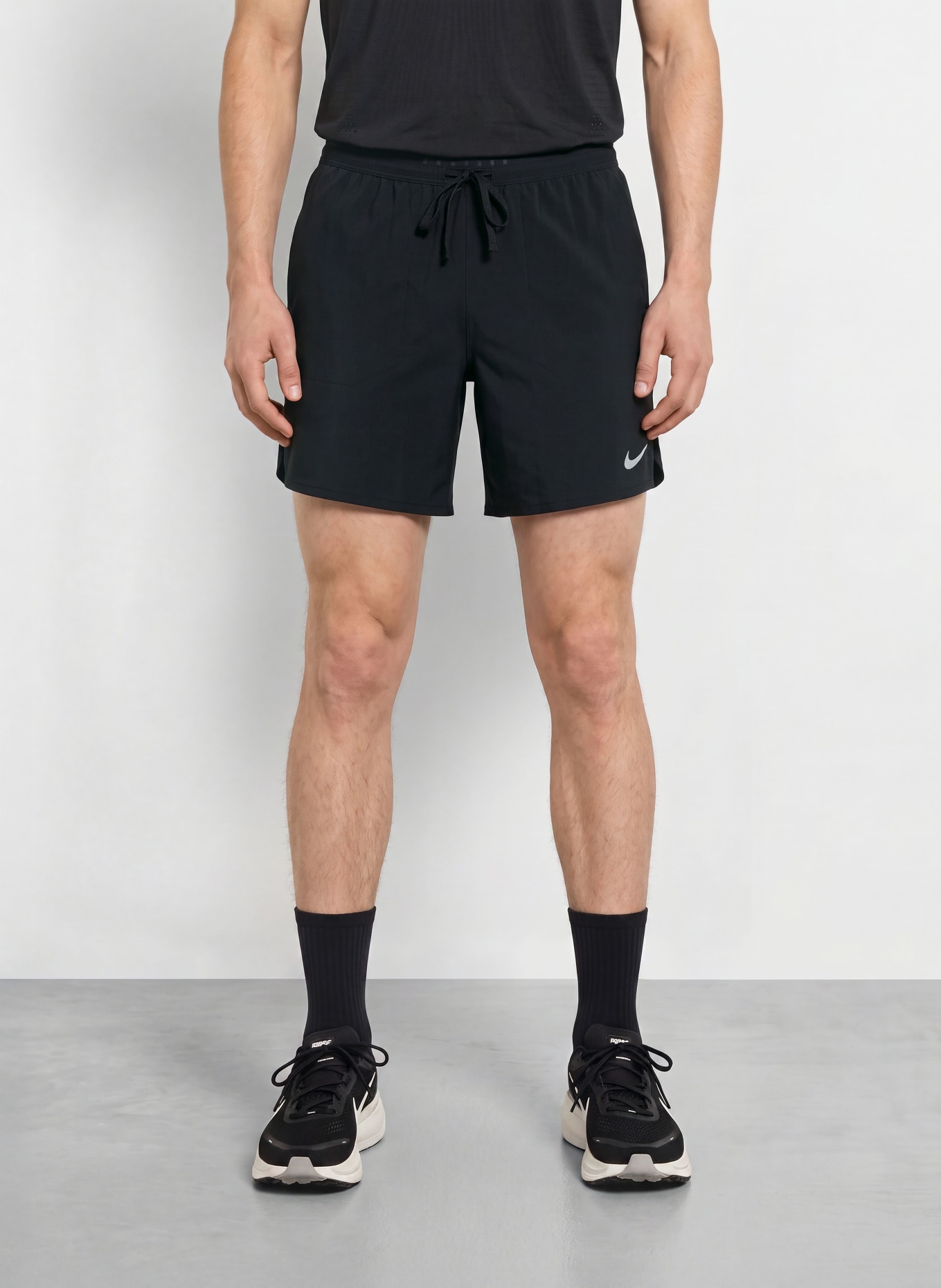 Nike 2-in-1-Laufshorts STRIDE: SCHWARZ