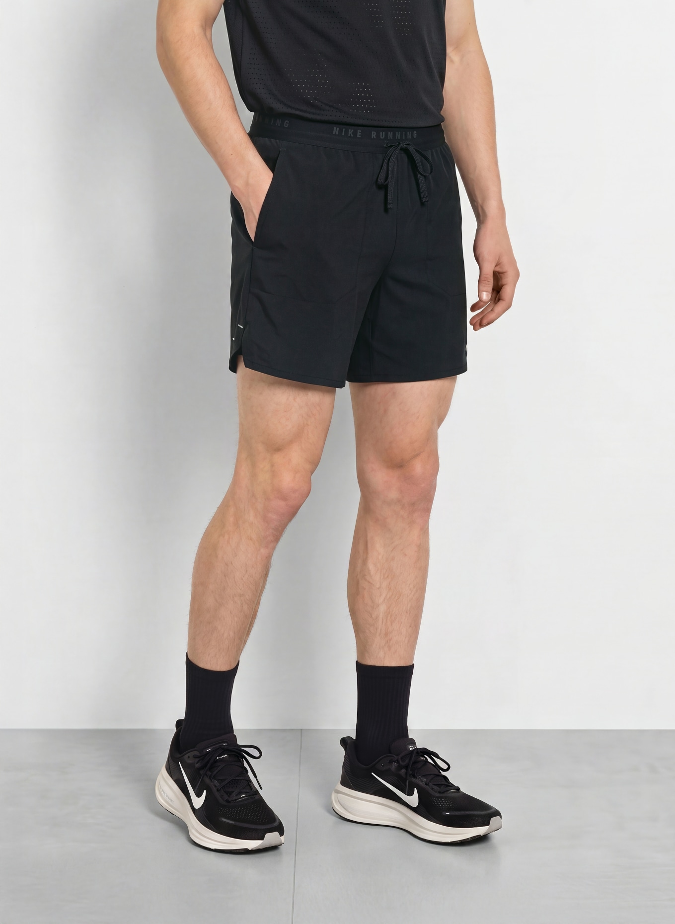 Nike 2-in-1-Laufshorts STRIDE: SCHWARZ