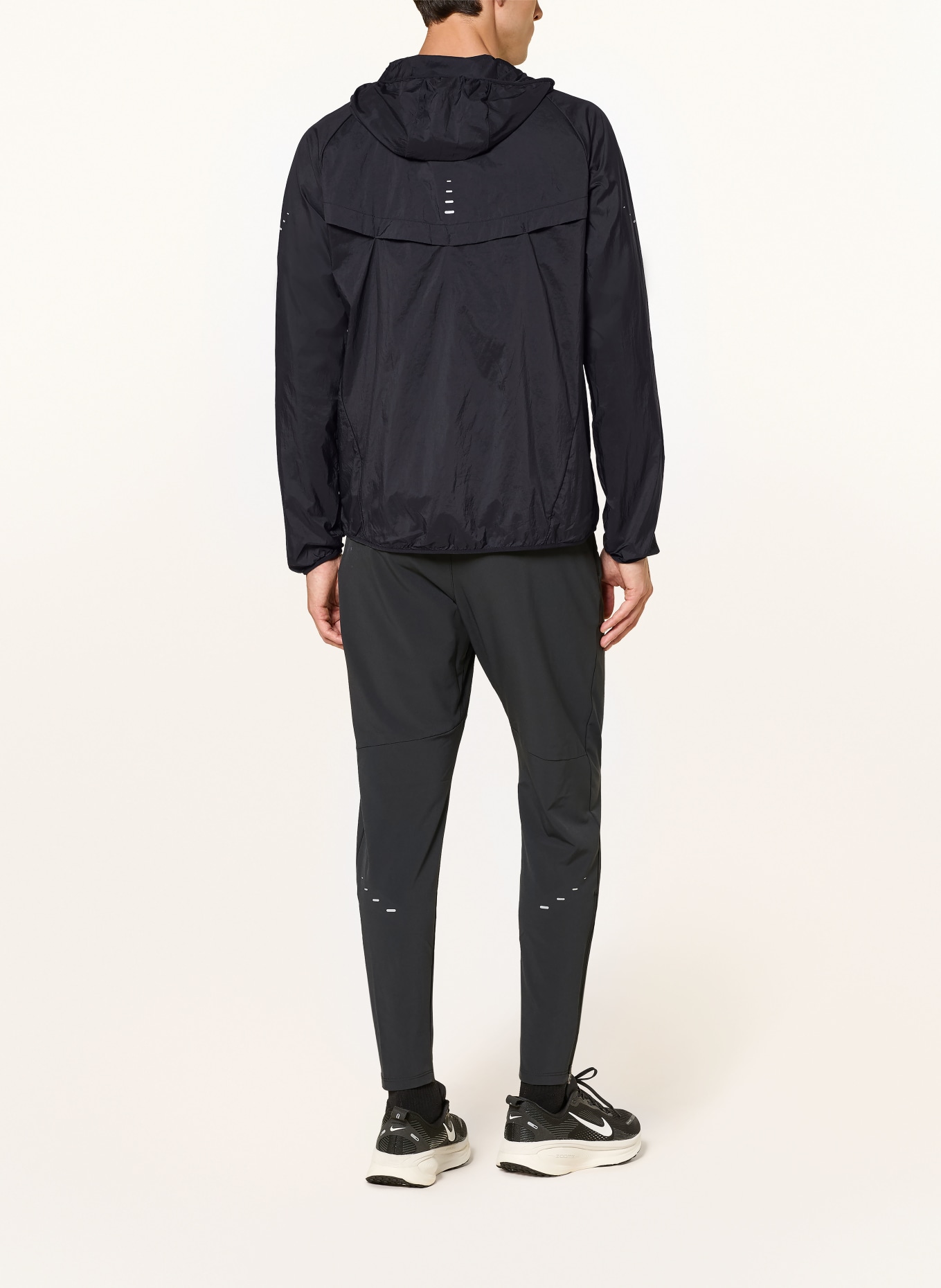 Nike Laufjacke STRIDE REPEL: SCHWARZ
