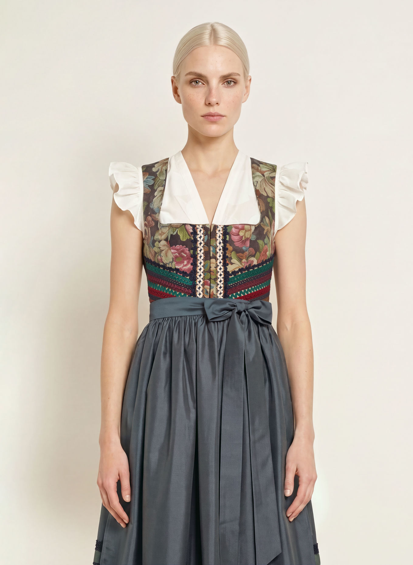SPORTALM Dirndl HASELBACH met kant: DONKERBLAUW / DONKERROOD / GROEN