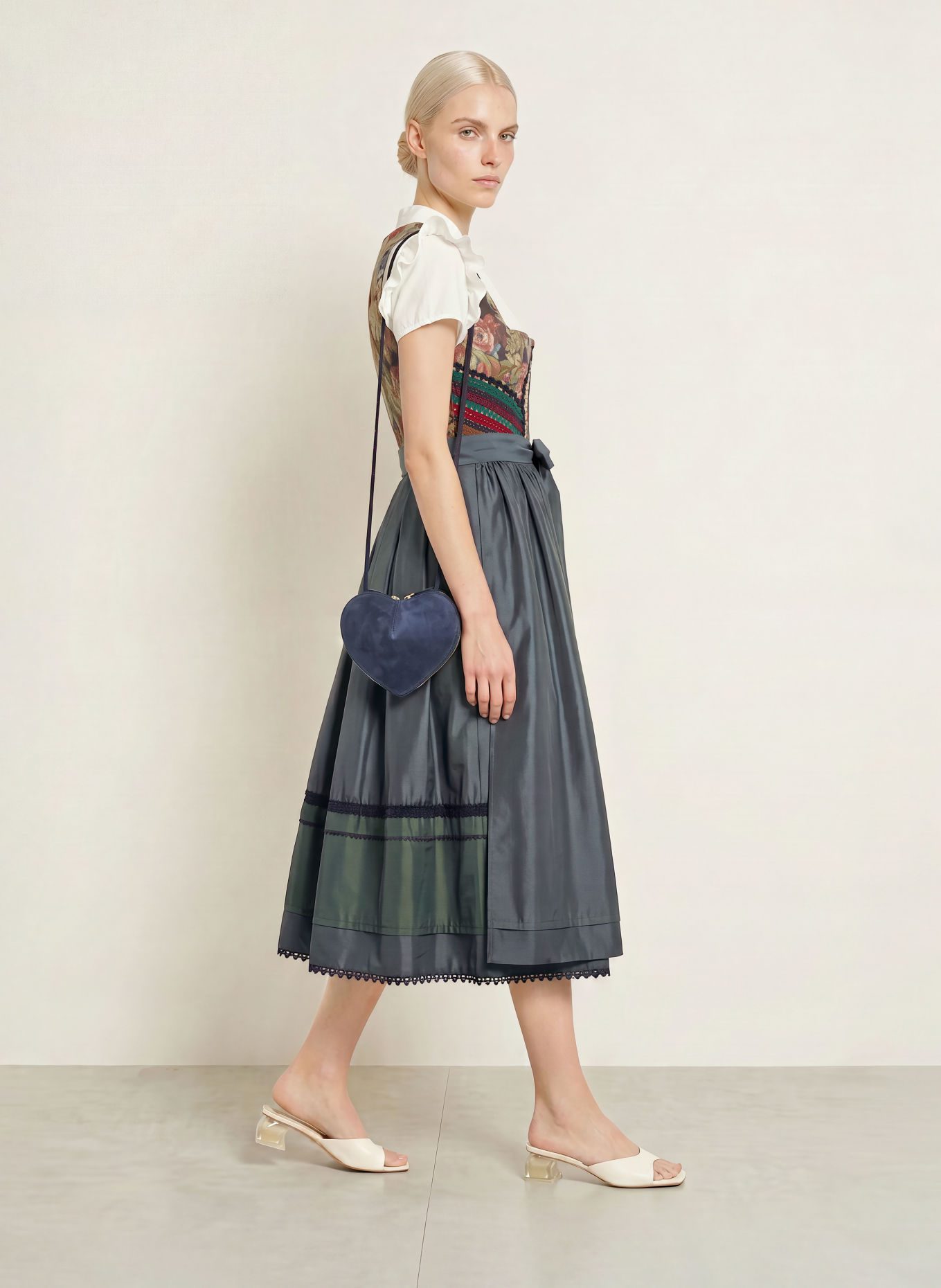 SPORTALM Dirndl HASELBACH met kant: DONKERBLAUW / DONKERROOD / GROEN