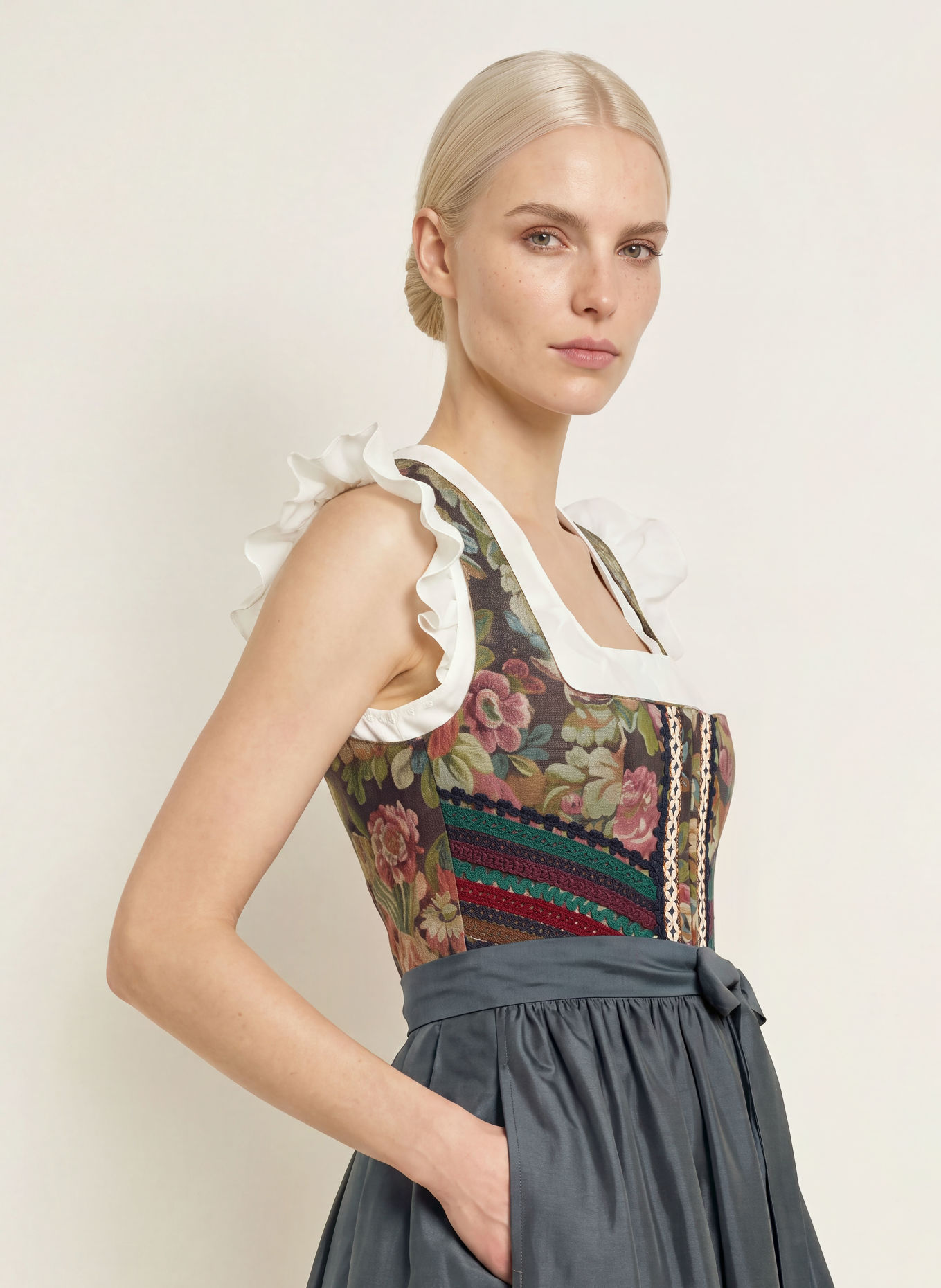 SPORTALM Dirndl HASELBACH met kant: DONKERBLAUW / DONKERROOD / GROEN